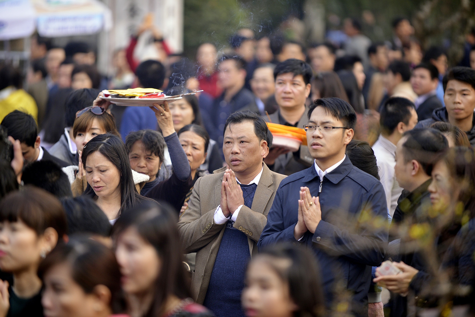 Den Tran dong nghet nguoi truoc gio phat an hinh anh