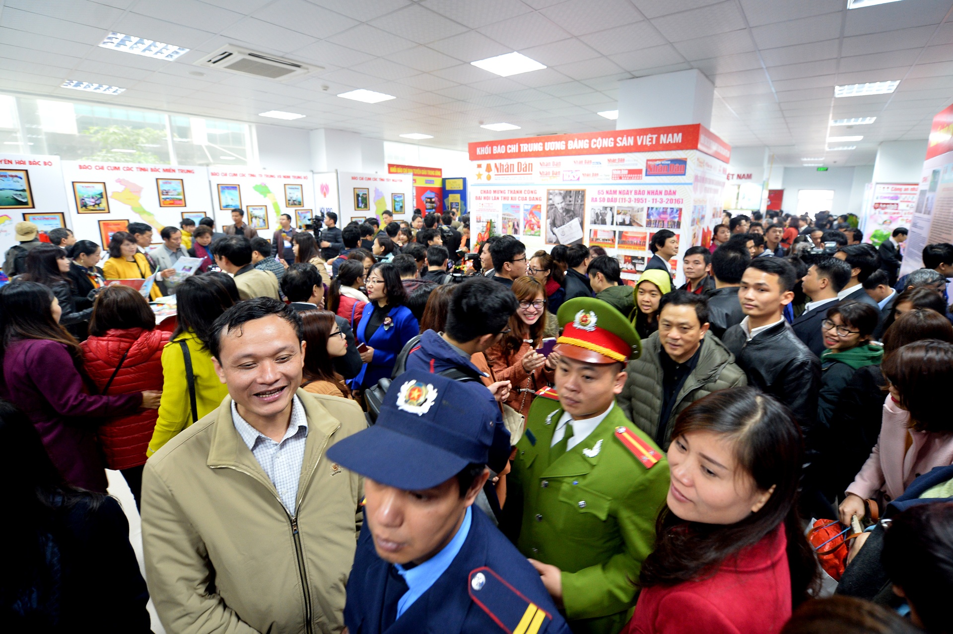 Hoi Bao toan quoc 2016 thu hut ban doc thu do hinh anh