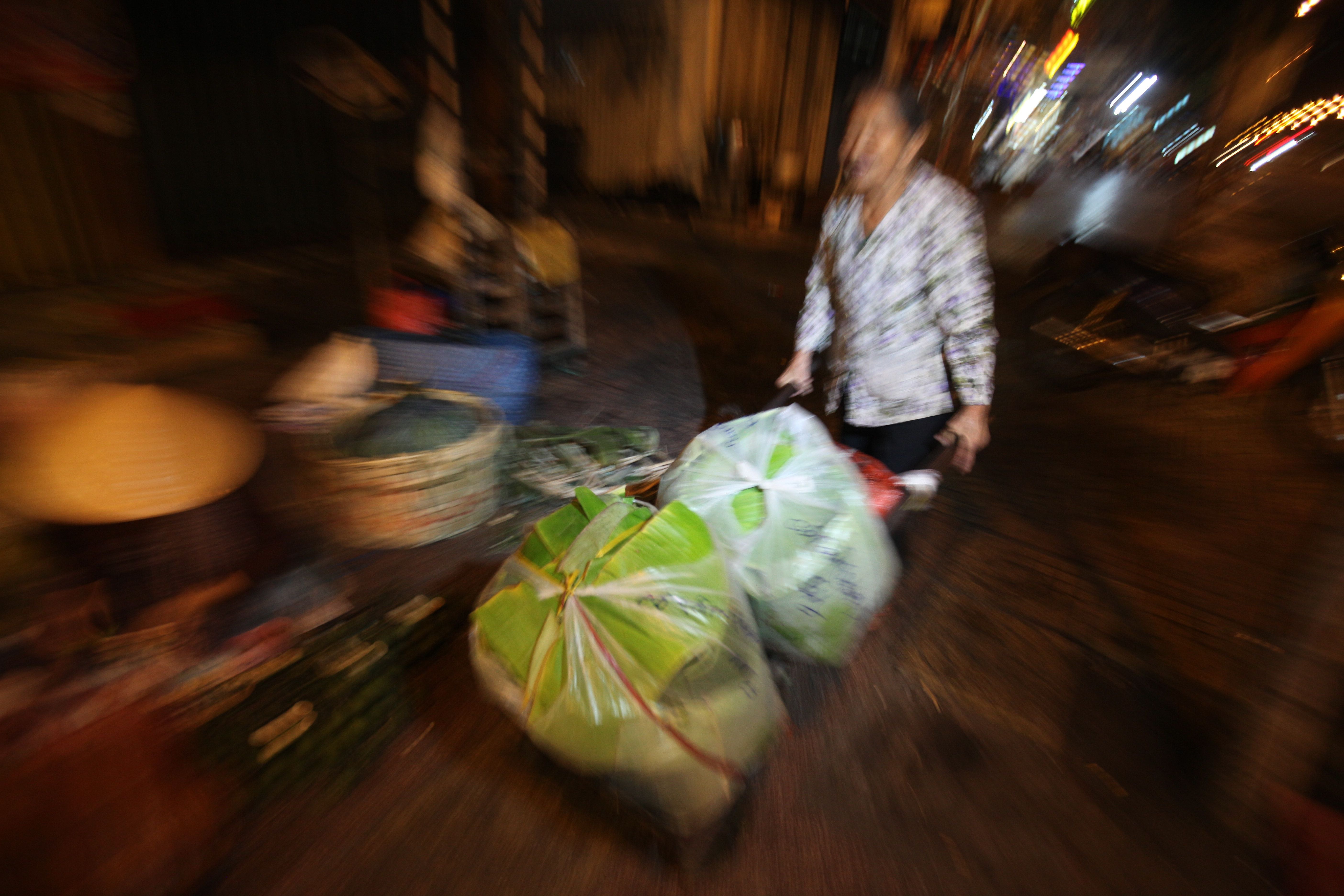 Ba Sau o cho cau Ong Lanh Sai Gon anh 2