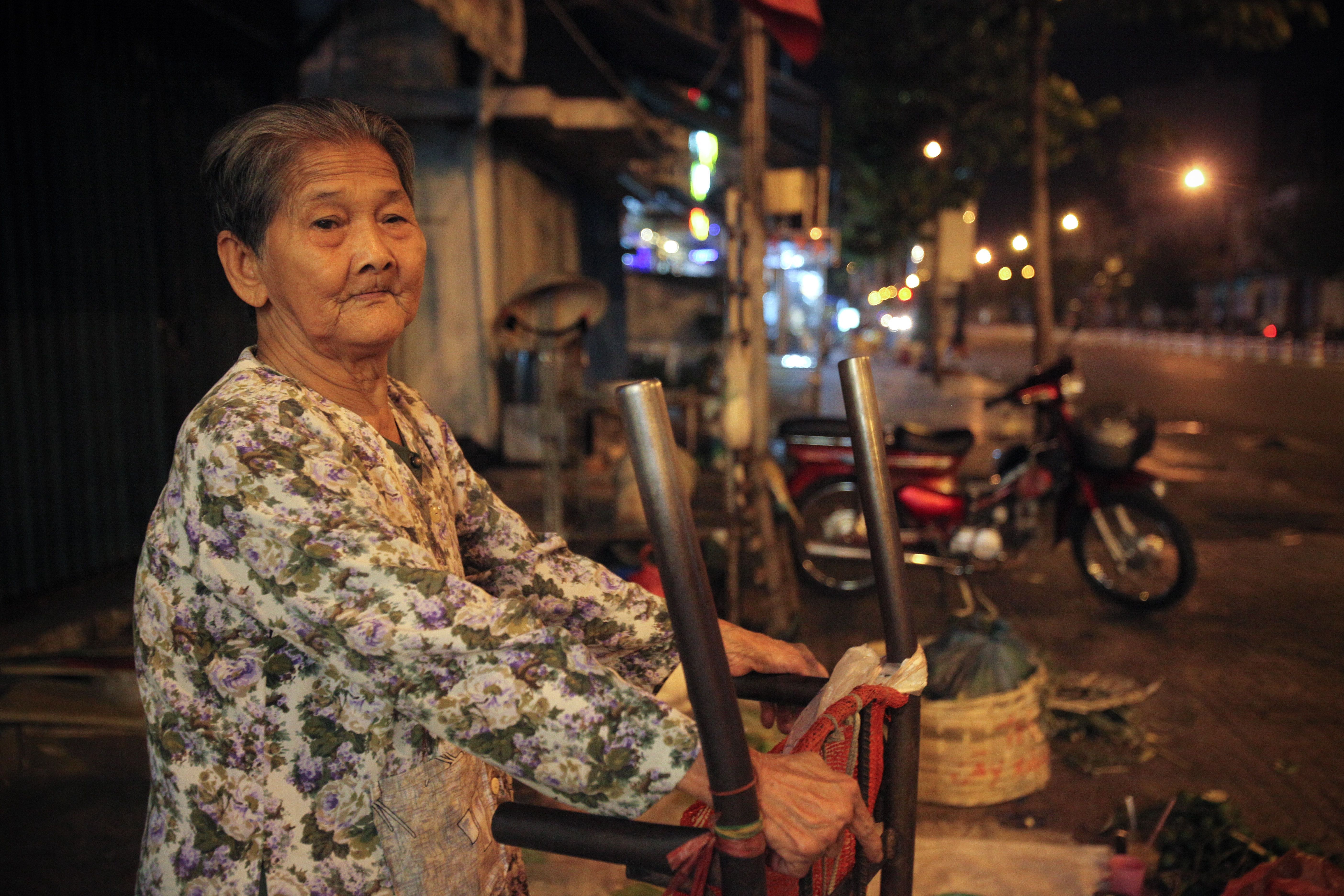 Ba Sau o cho cau Ong Lanh Sai Gon anh 4