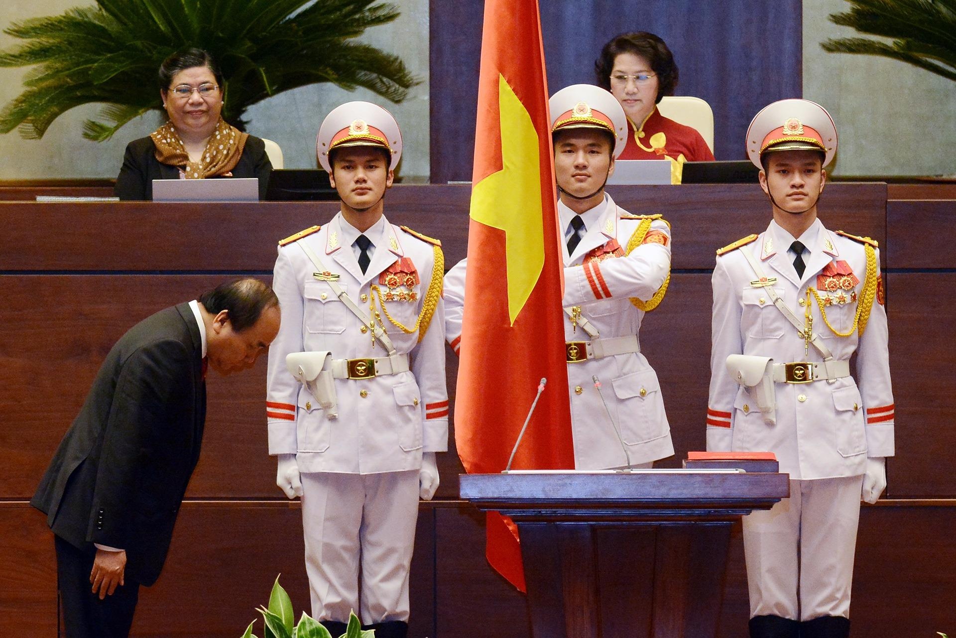 Thu tuong Nguyen Xuan Phuc tuyen the nham chuc hinh anh