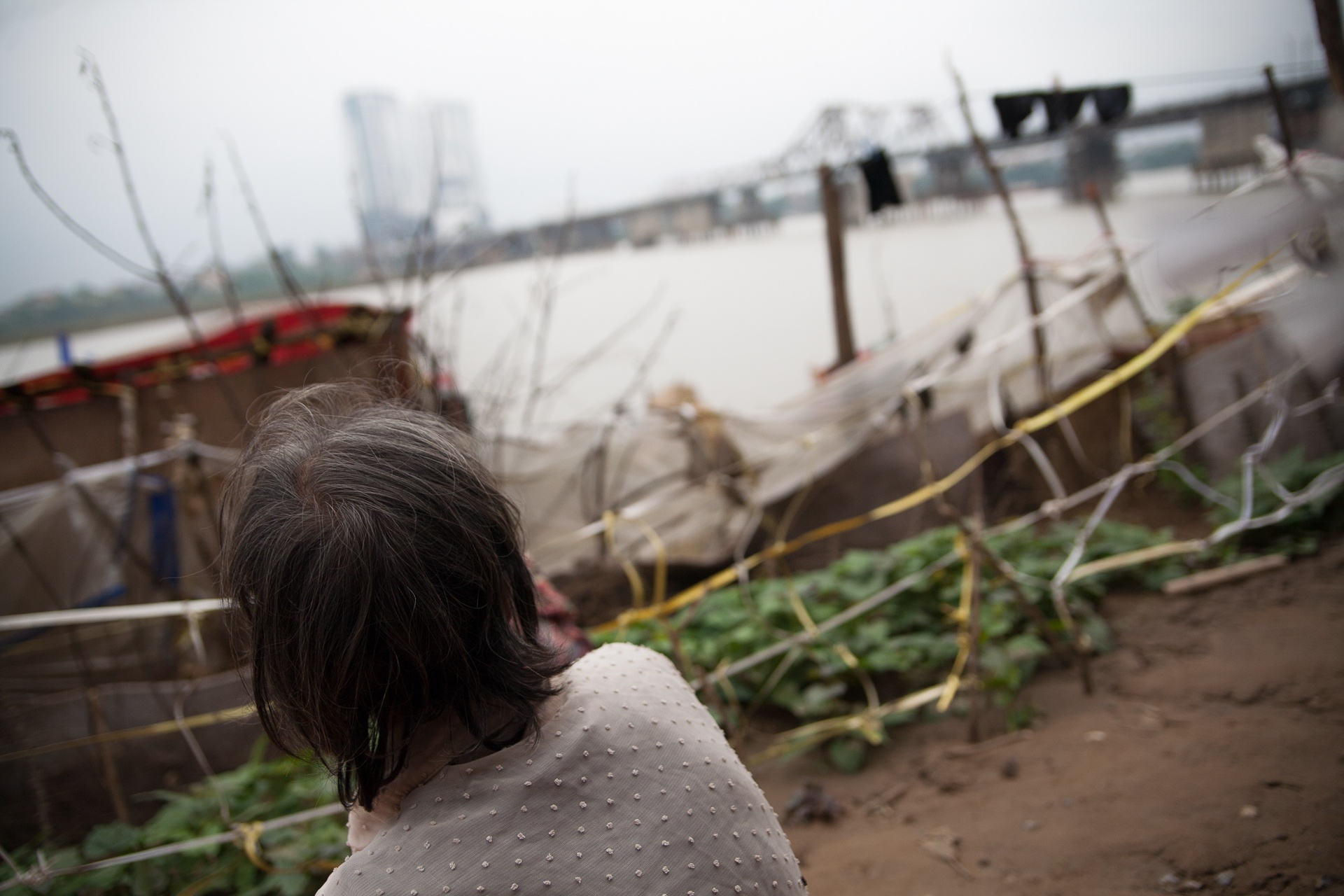 Ba cu nhat rac trong buc anh cuoi anh 20