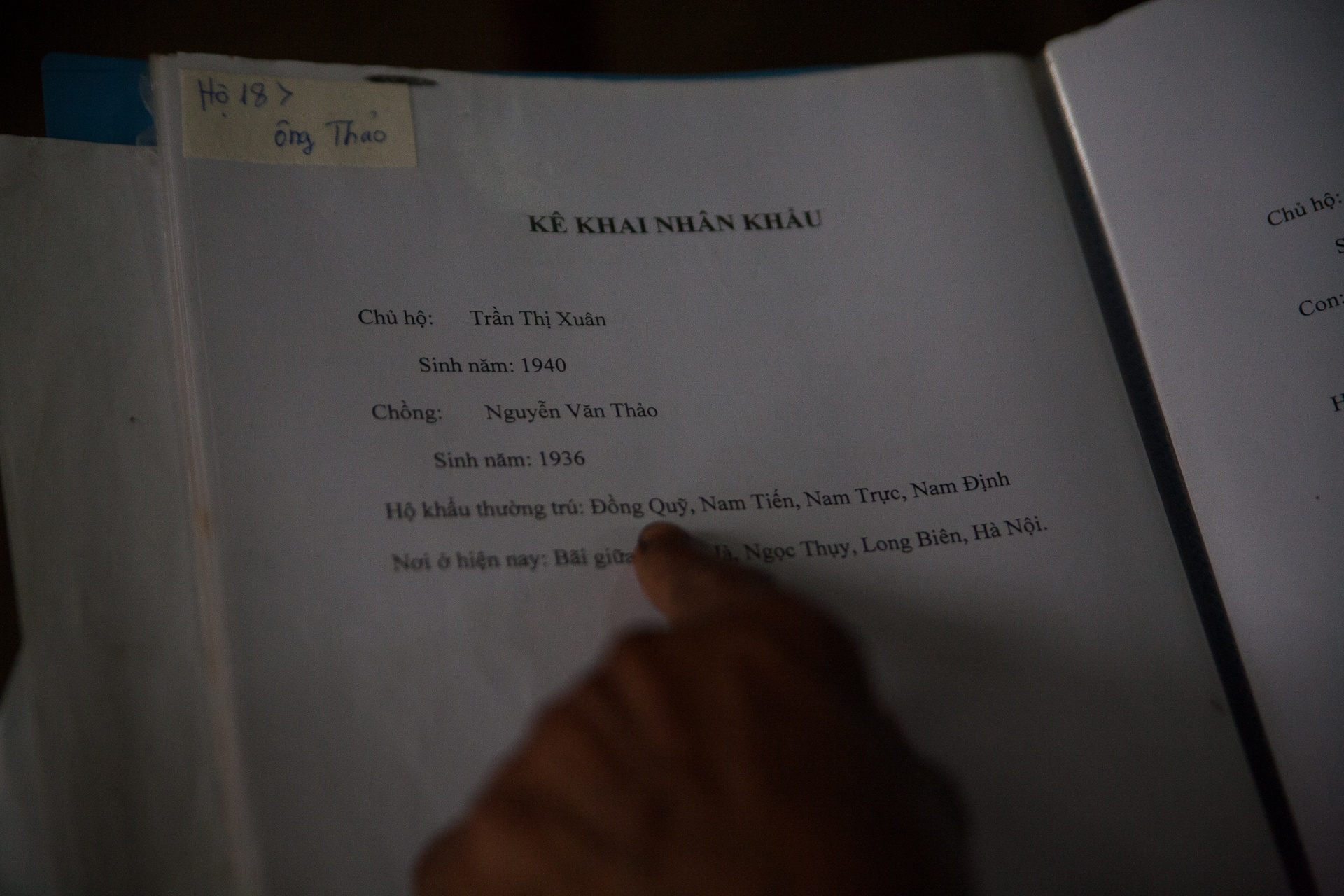 cap vo chong gia tren song Hong anh 2