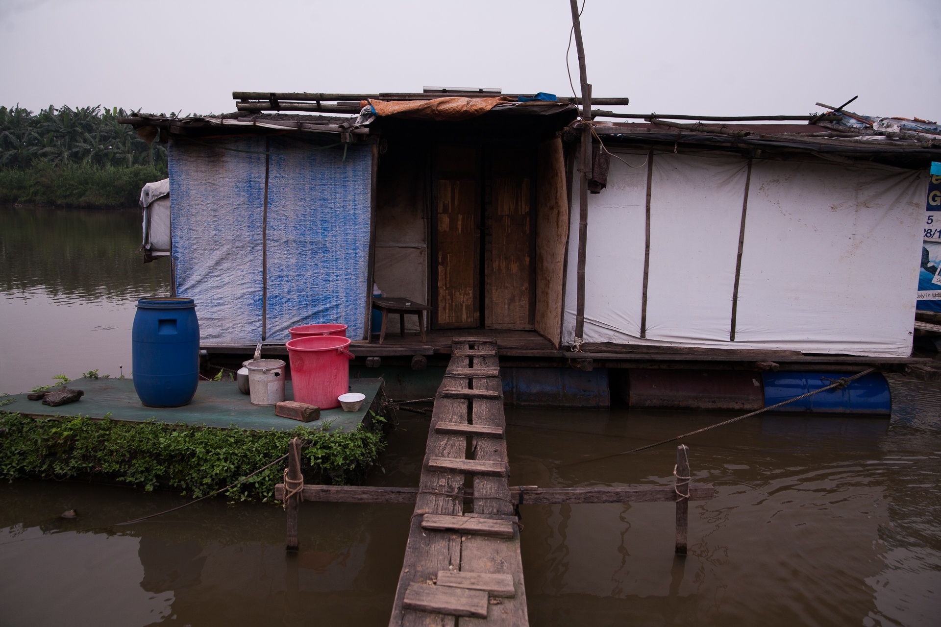 cap vo chong gia tren song Hong anh 1