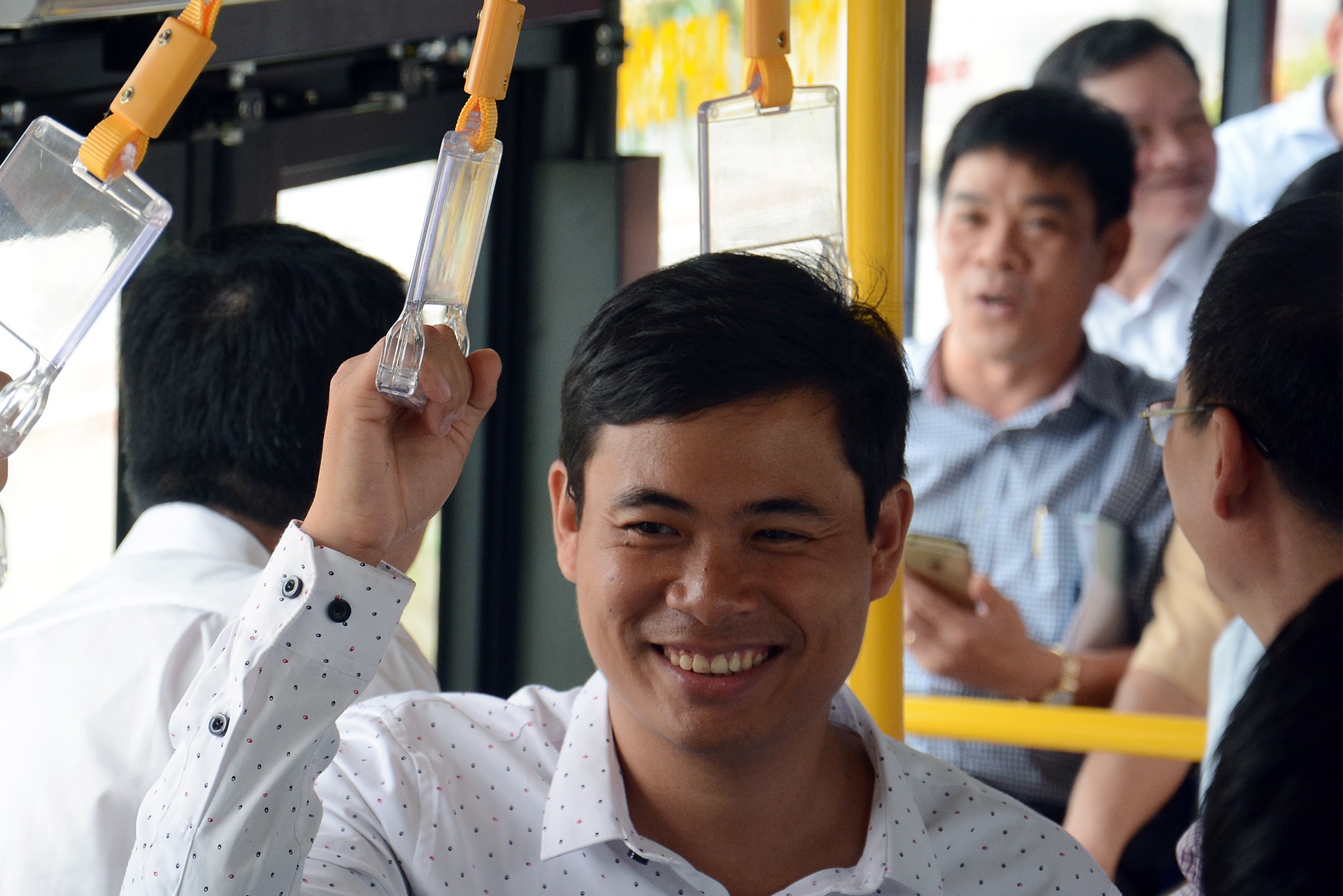 Xe buyt 5 sao di san bay Noi Bai anh 11