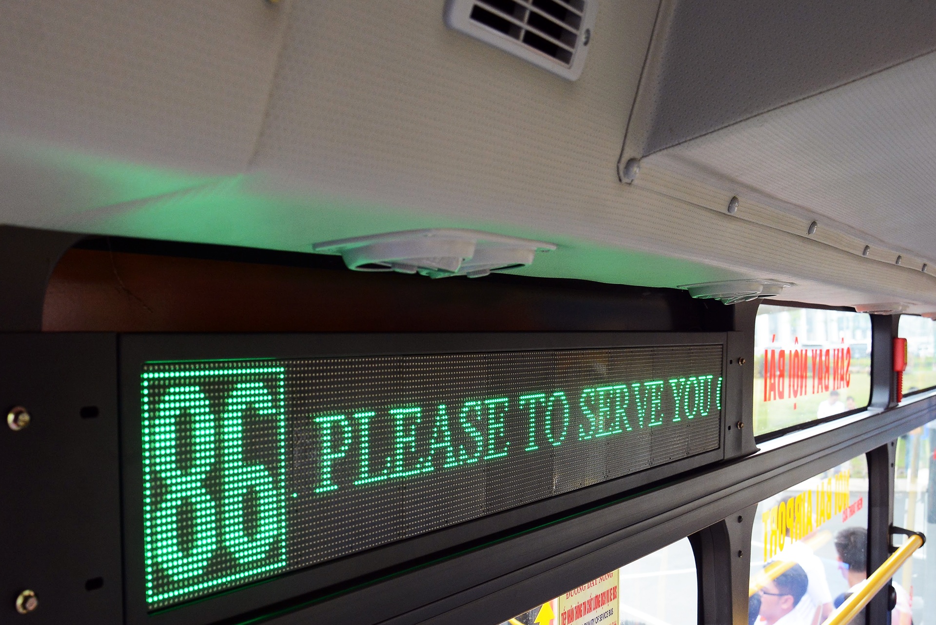 Xe buyt 5 sao di san bay Noi Bai anh 12