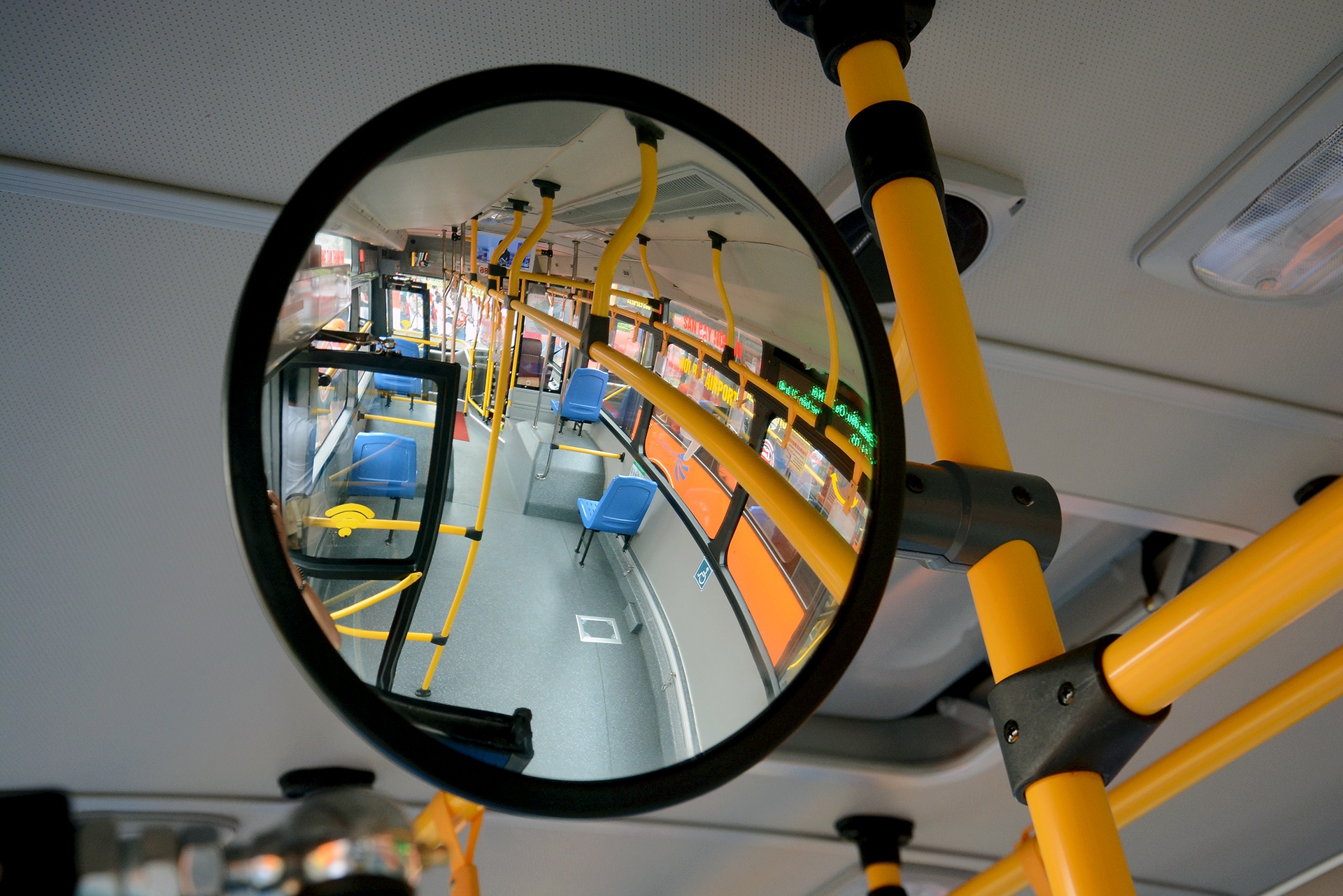 Xe buyt 5 sao di san bay Noi Bai anh 14