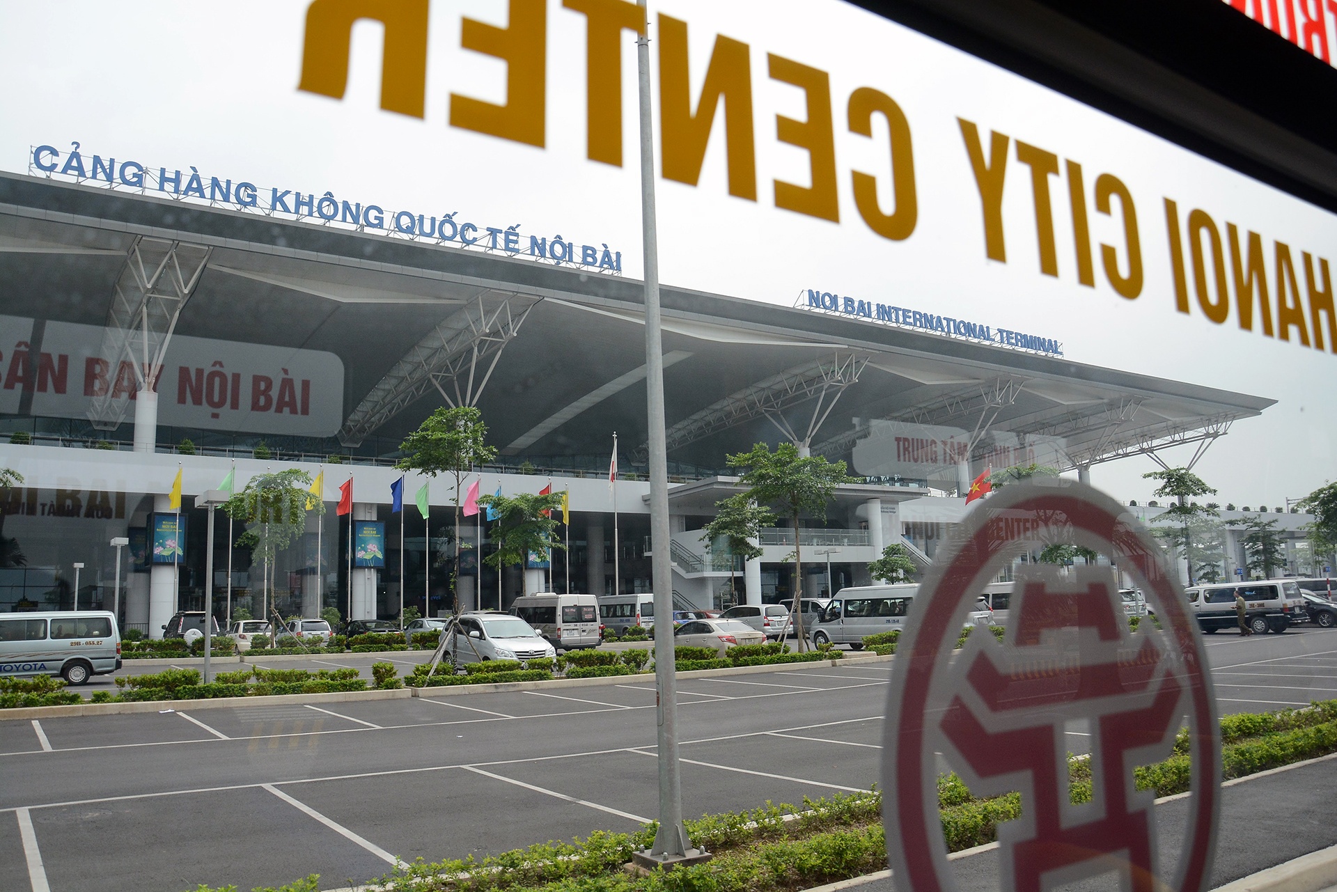 Xe buyt 5 sao di san bay Noi Bai anh 2