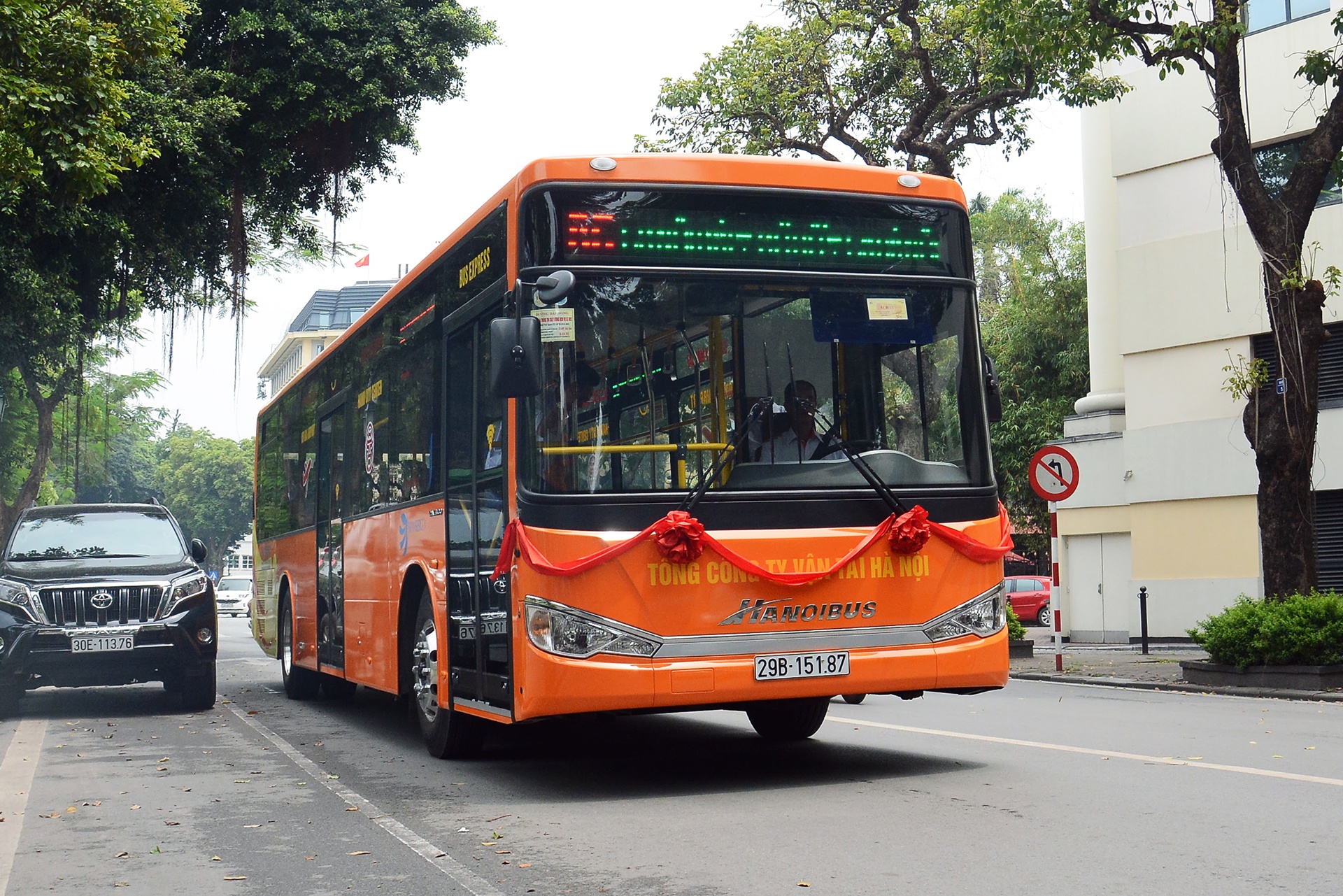 Xe buyt 5 sao di san bay Noi Bai anh 6