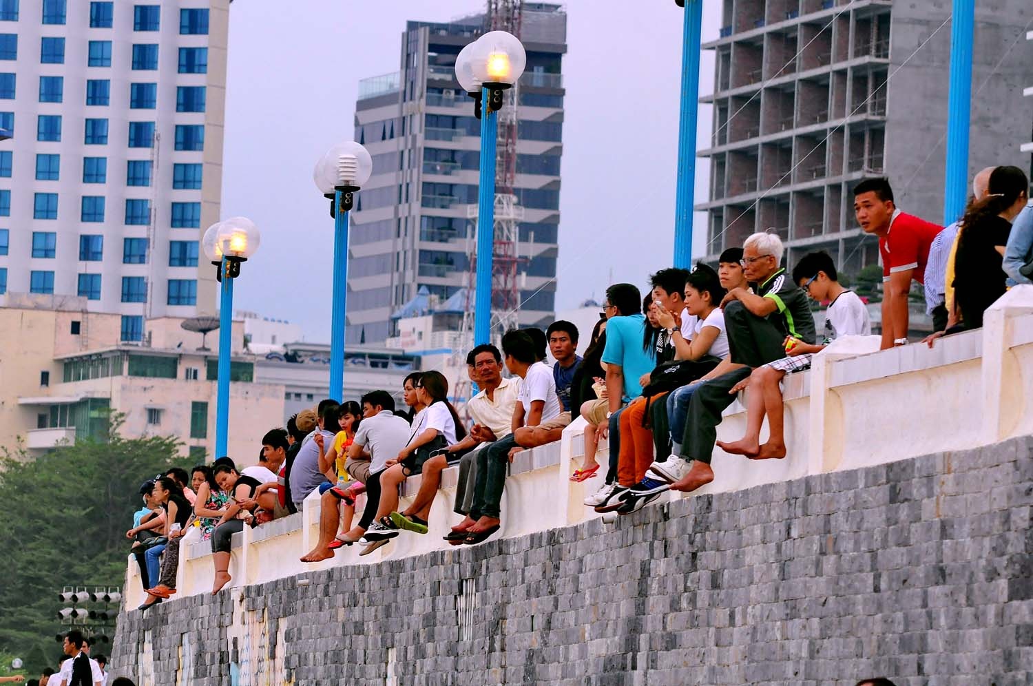 bai bien Nha Trang dong duc du khach anh 14