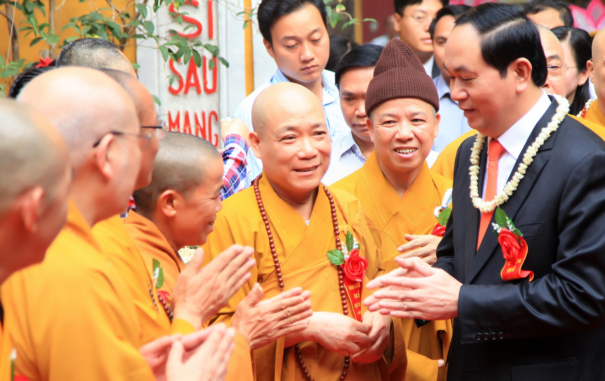 Chu tich nuoc dang huong mung dai le Phat dan hinh anh