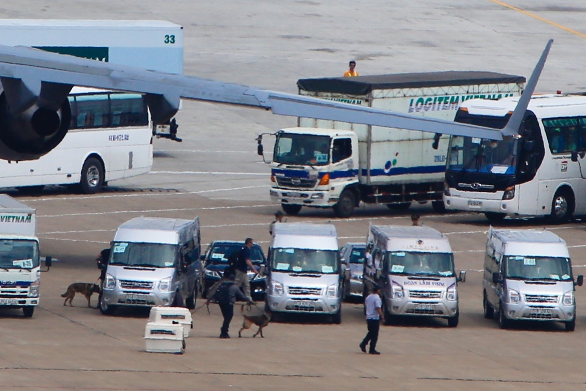 Dan may bay My cua Obama o san bay Tan Son Nhat anh 12