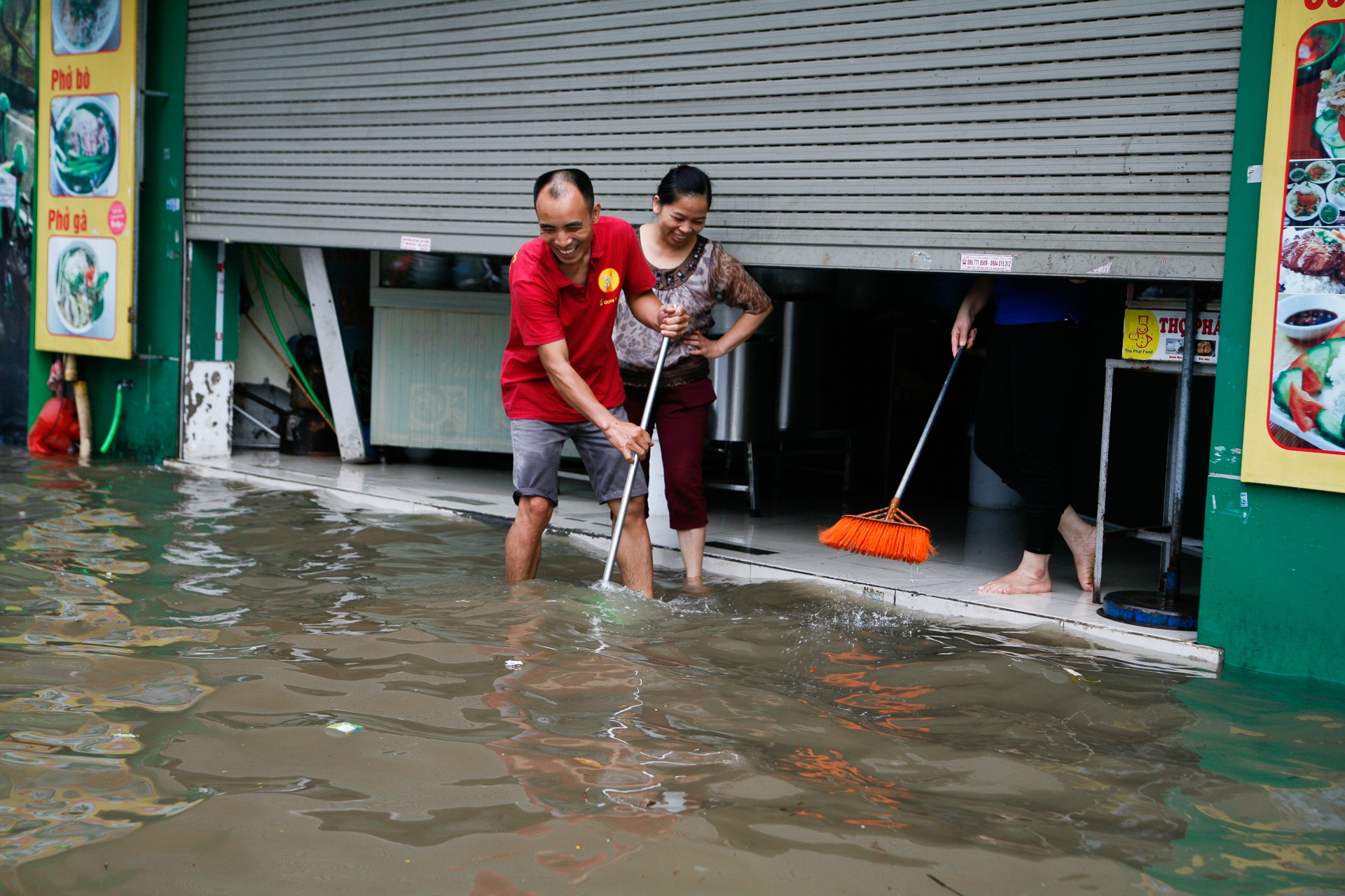 Mua lon Ha Noi ngap sau anh 6
