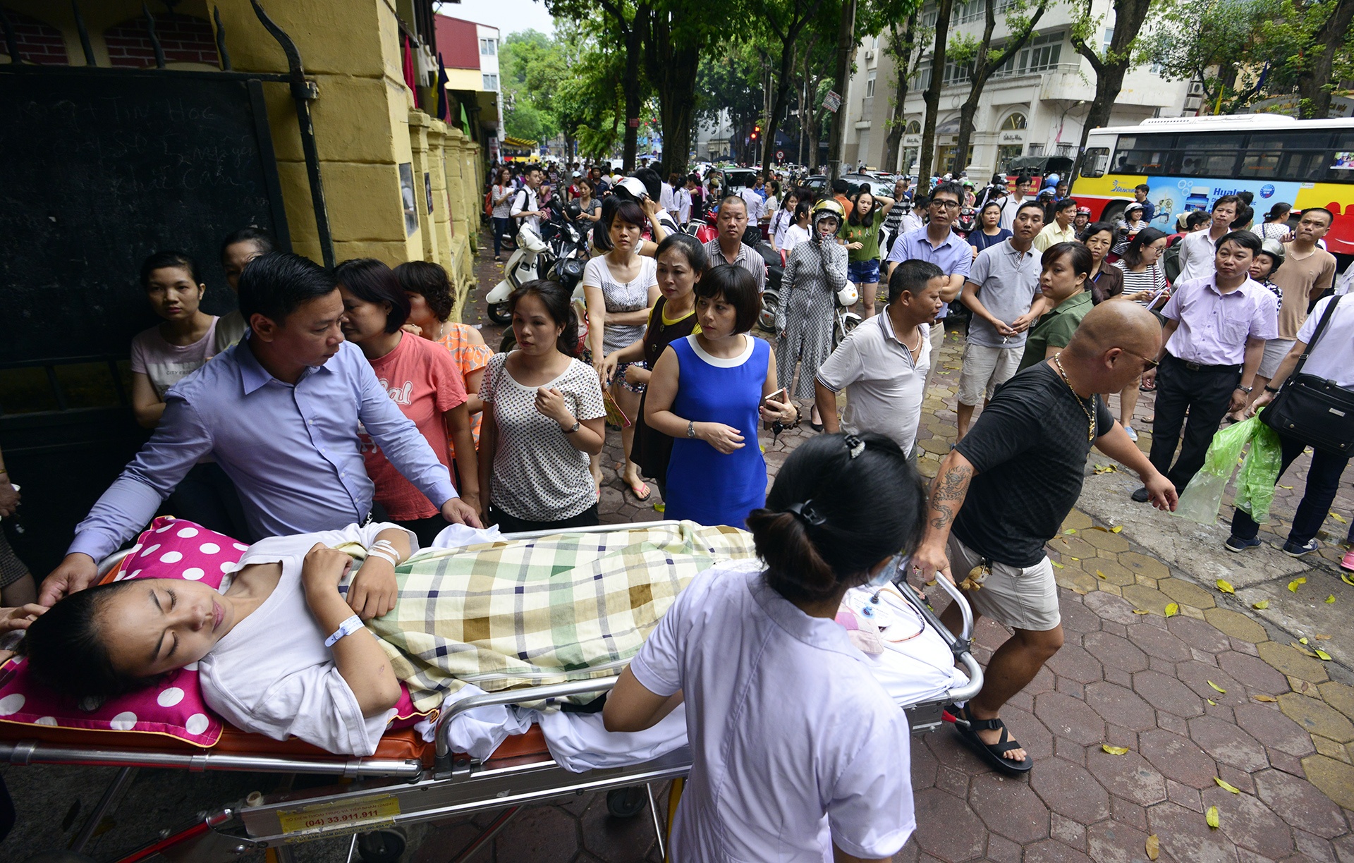 Di thi bang xe cuu thuong anh 1