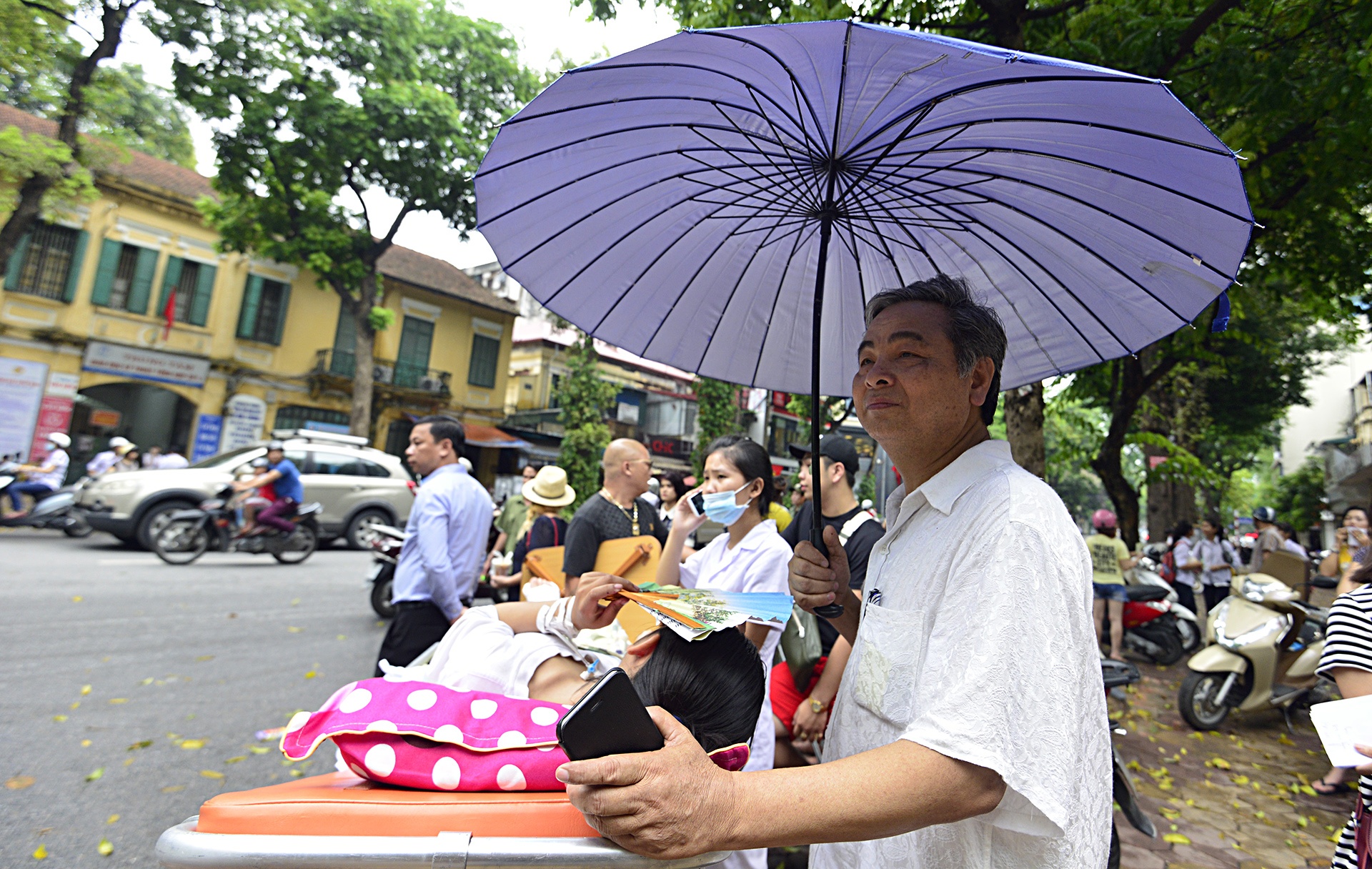 Di thi bang xe cuu thuong anh 2