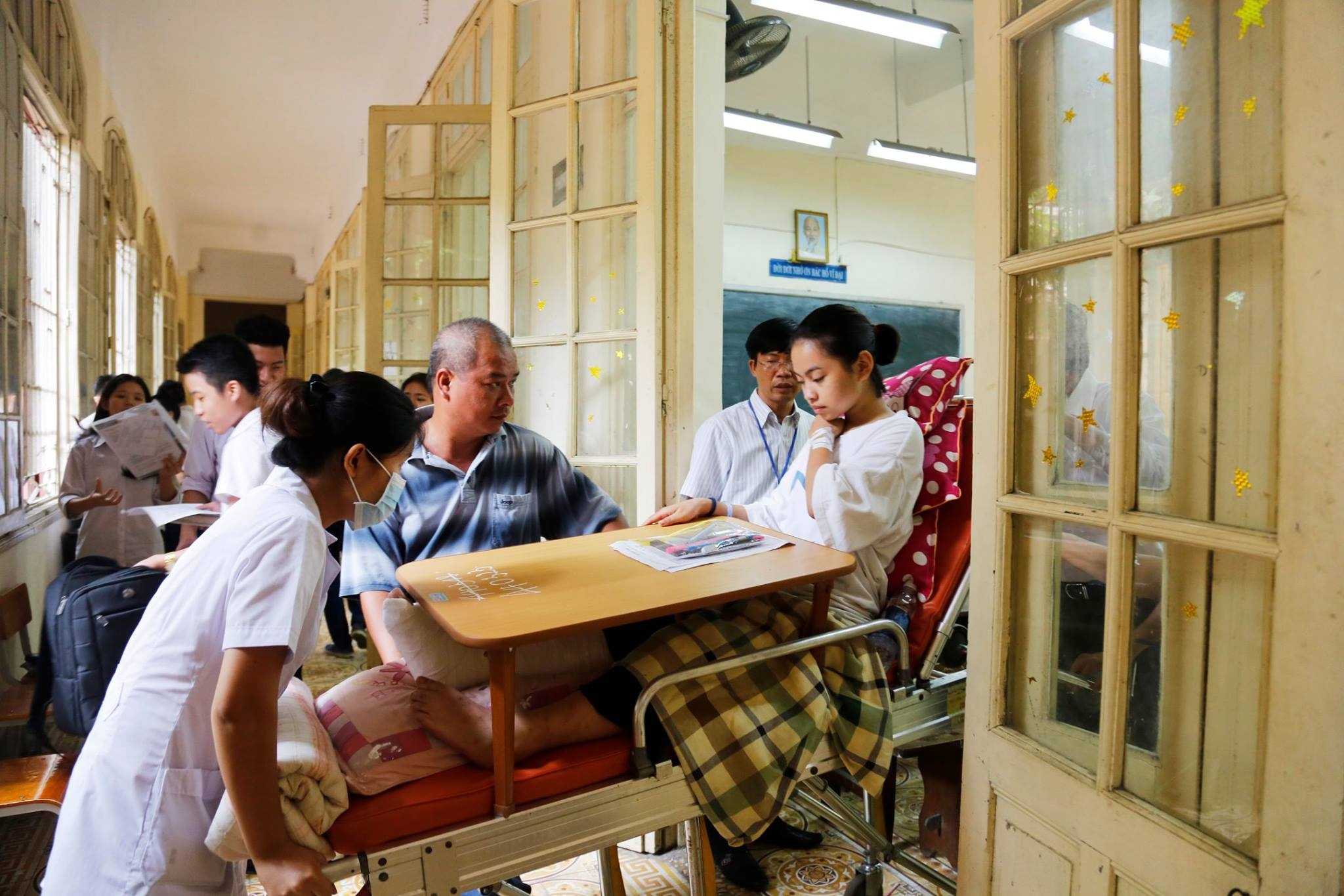 Di thi bang xe cuu thuong anh 7