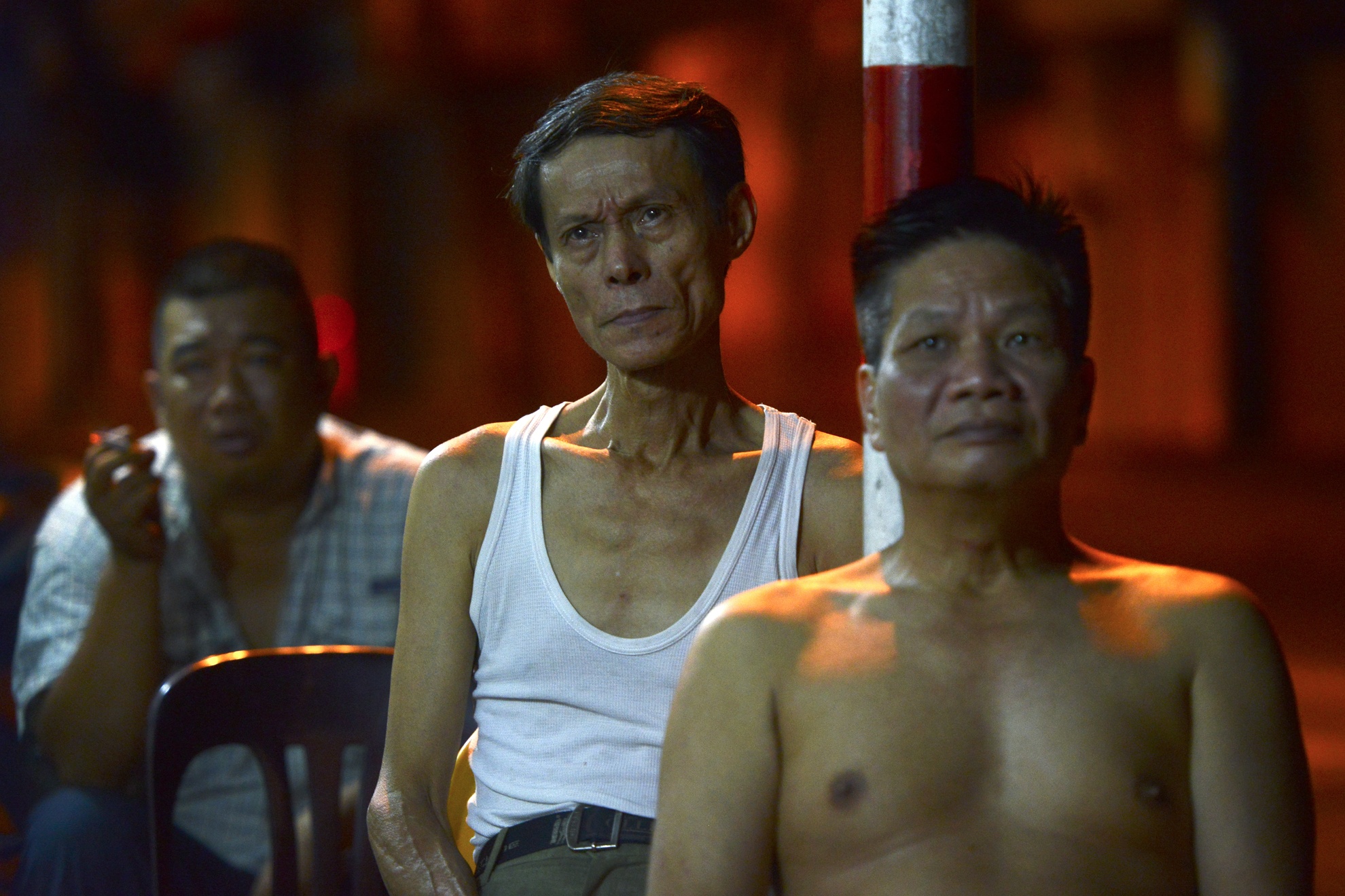 Nguoi ham mo o Ha Noi trong tran khai mac Euro 2016 hinh anh