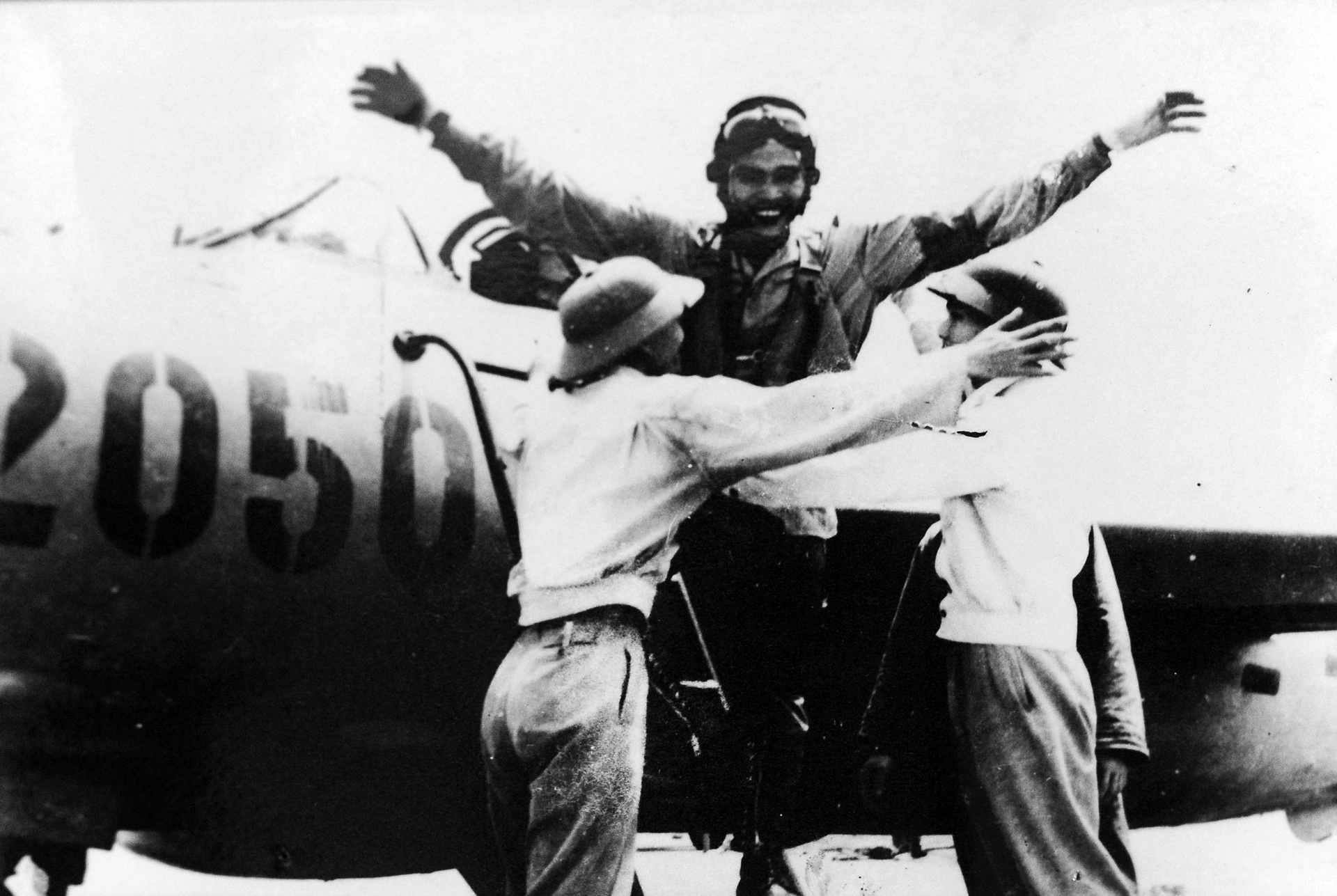 Khoanh khac lich su cua trung doan huan luyen Su-30MK2 hinh anh