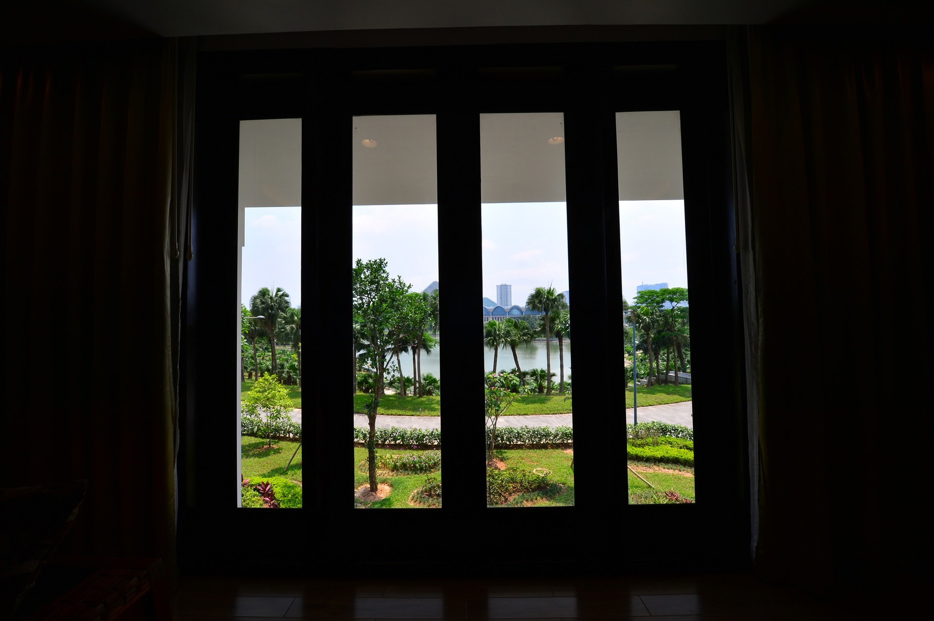 biet thu trong trung tam Hoi nghi quoc gia anh 12