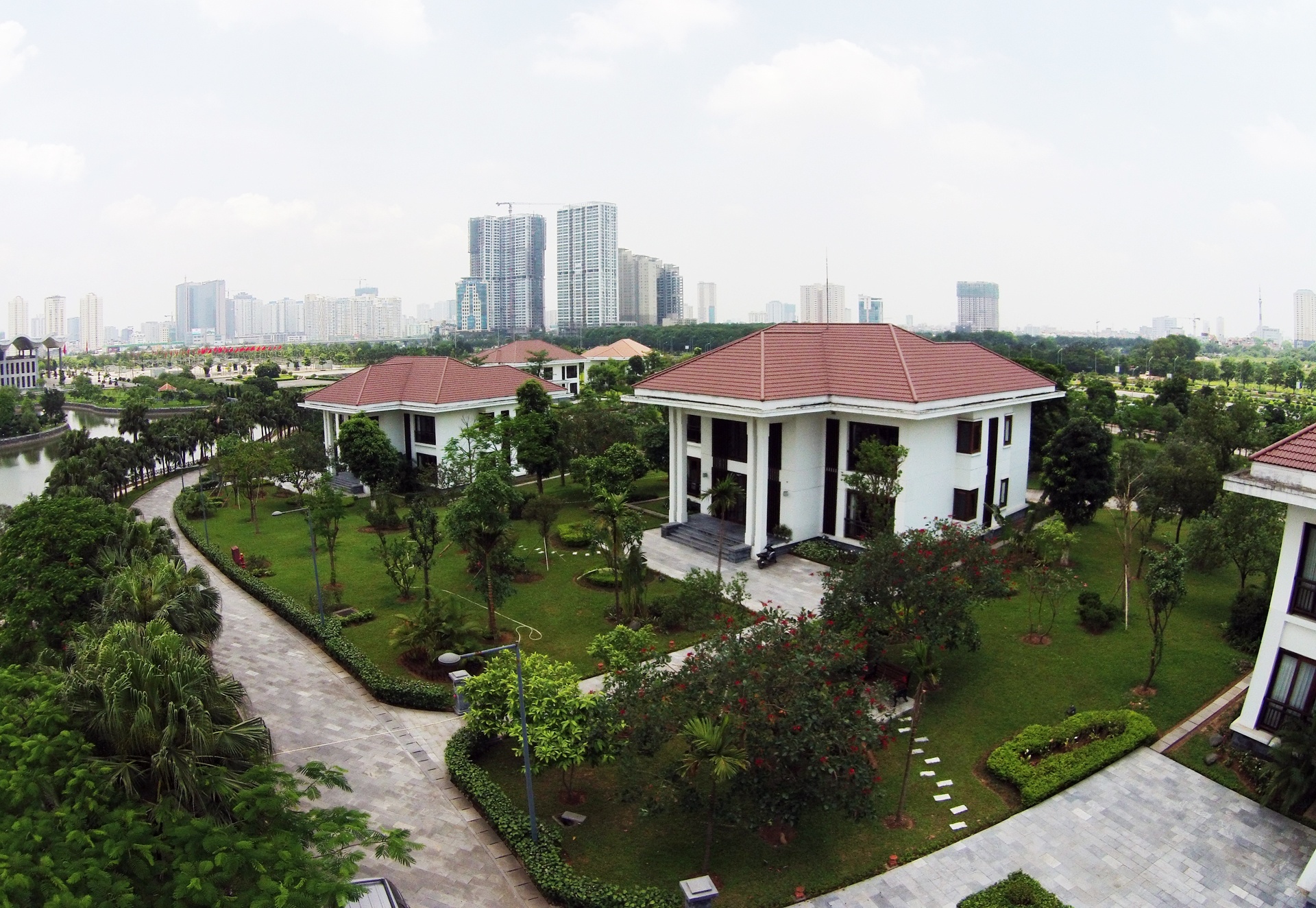 biet thu trong trung tam Hoi nghi quoc gia anh 5