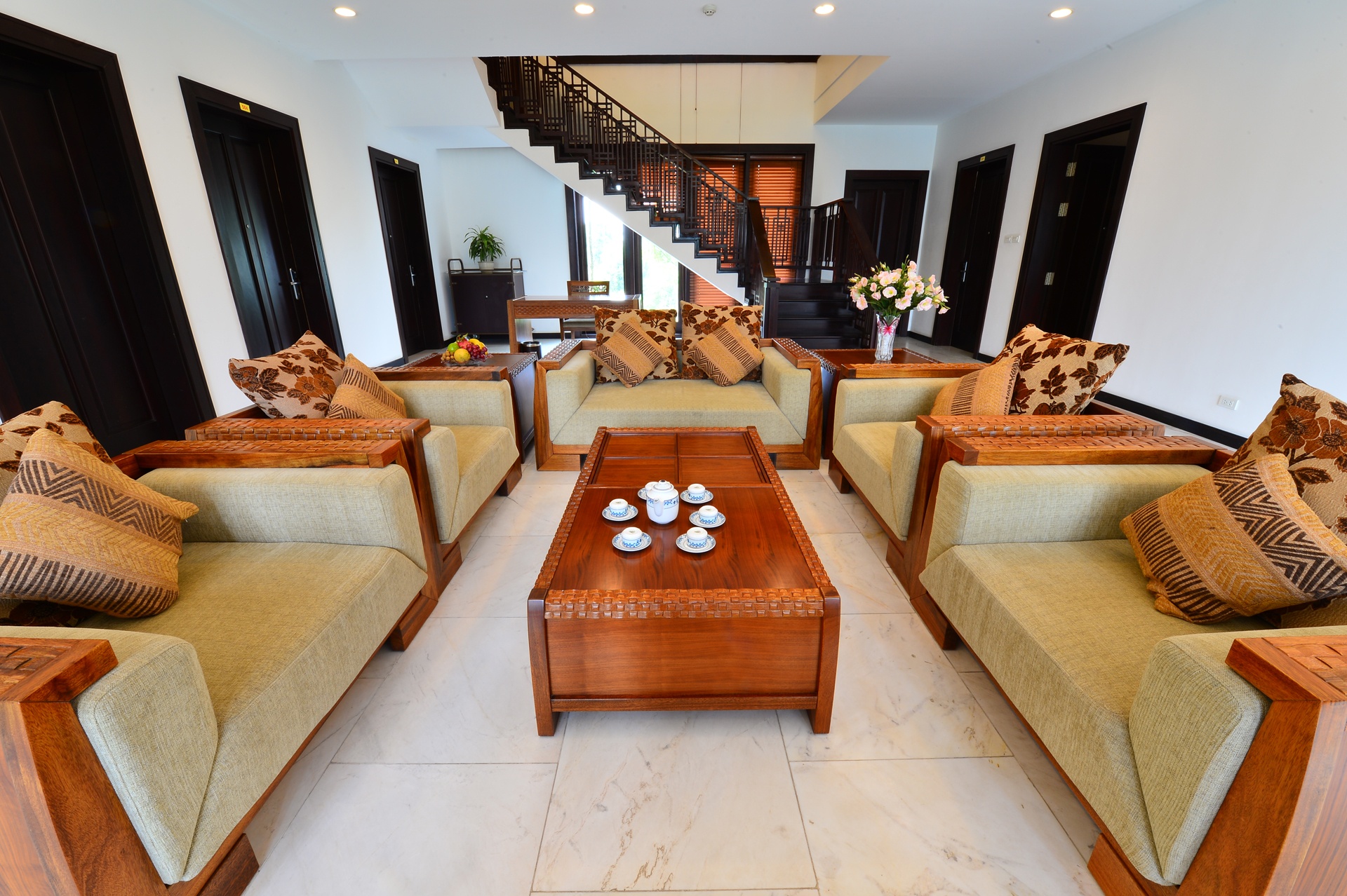 biet thu trong trung tam Hoi nghi quoc gia anh 7