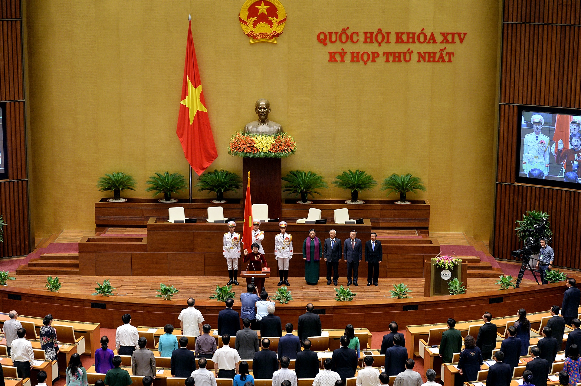 Le tuyen the cua Chu tich Quoc hoi anh 2