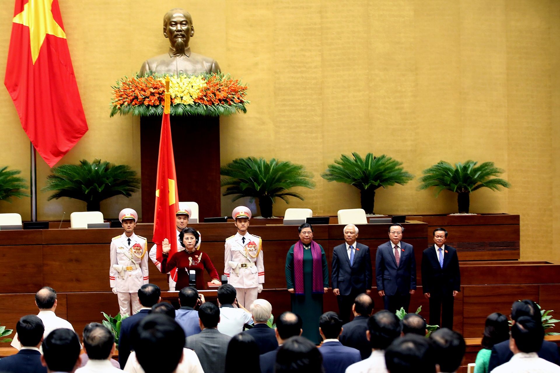 Le tuyen the cua Chu tich Quoc hoi anh 5