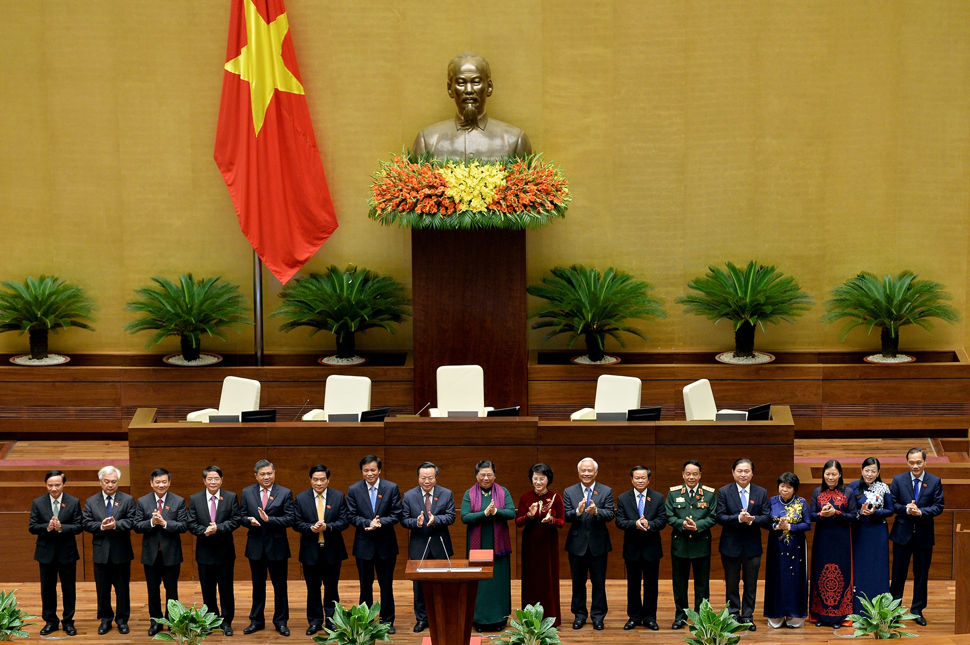 Le tuyen the cua Chu tich Quoc hoi anh 9