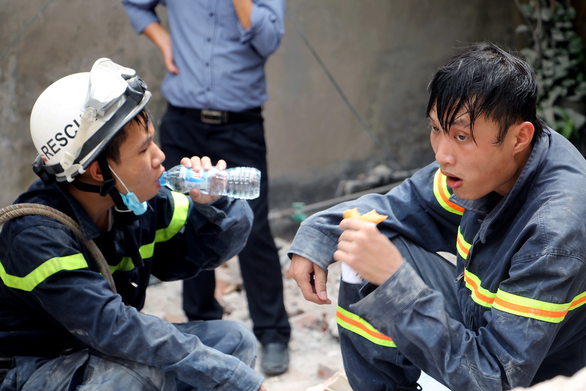 cuu ho nha sap o Cua Bac anh 14