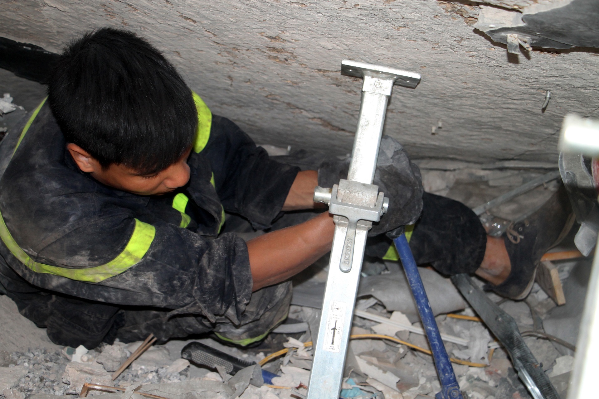 cuu ho nha sap o Cua Bac anh 7