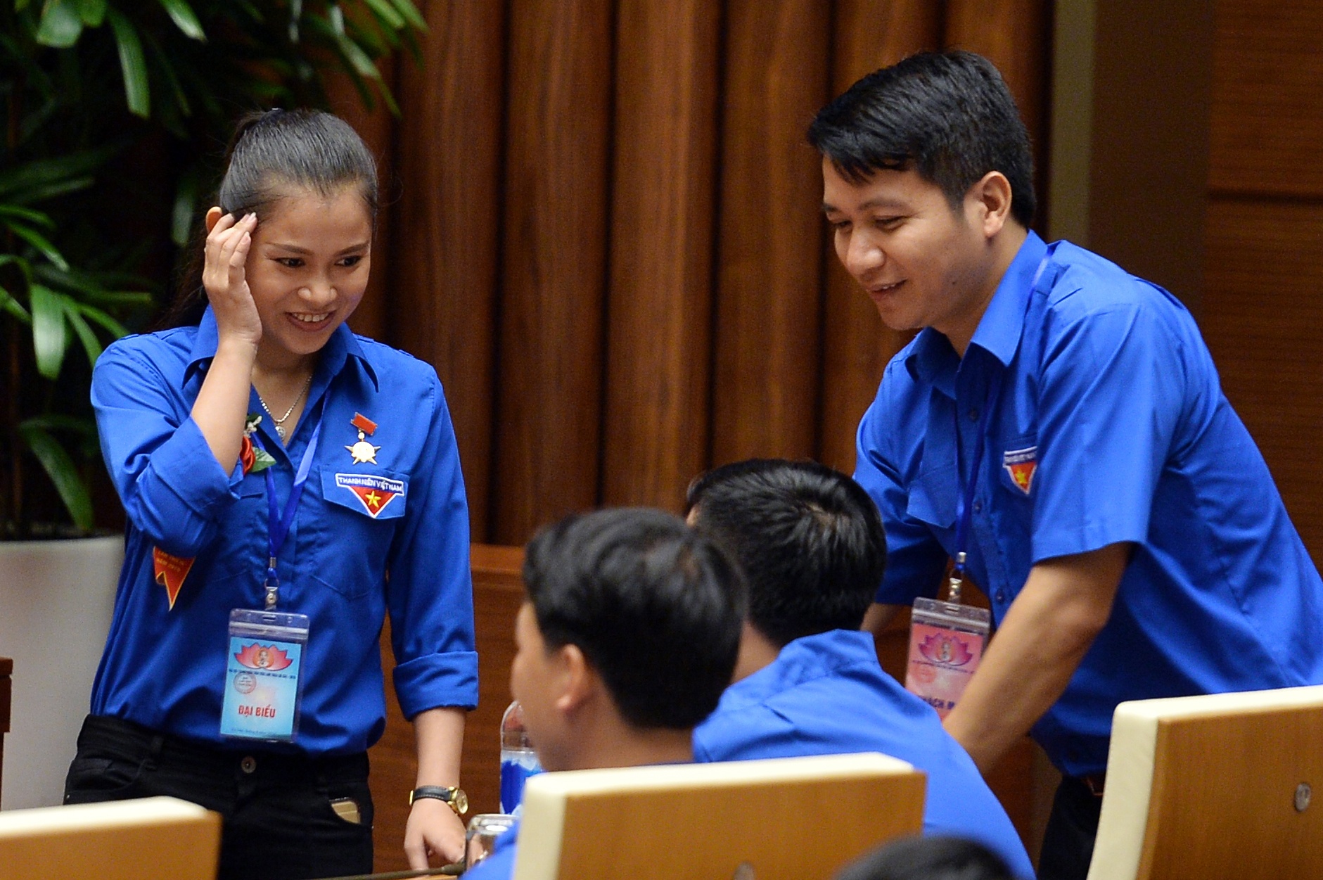 Nu dien vien cai luong hat vong co tai Hoi truong Ba Dinh hinh anh