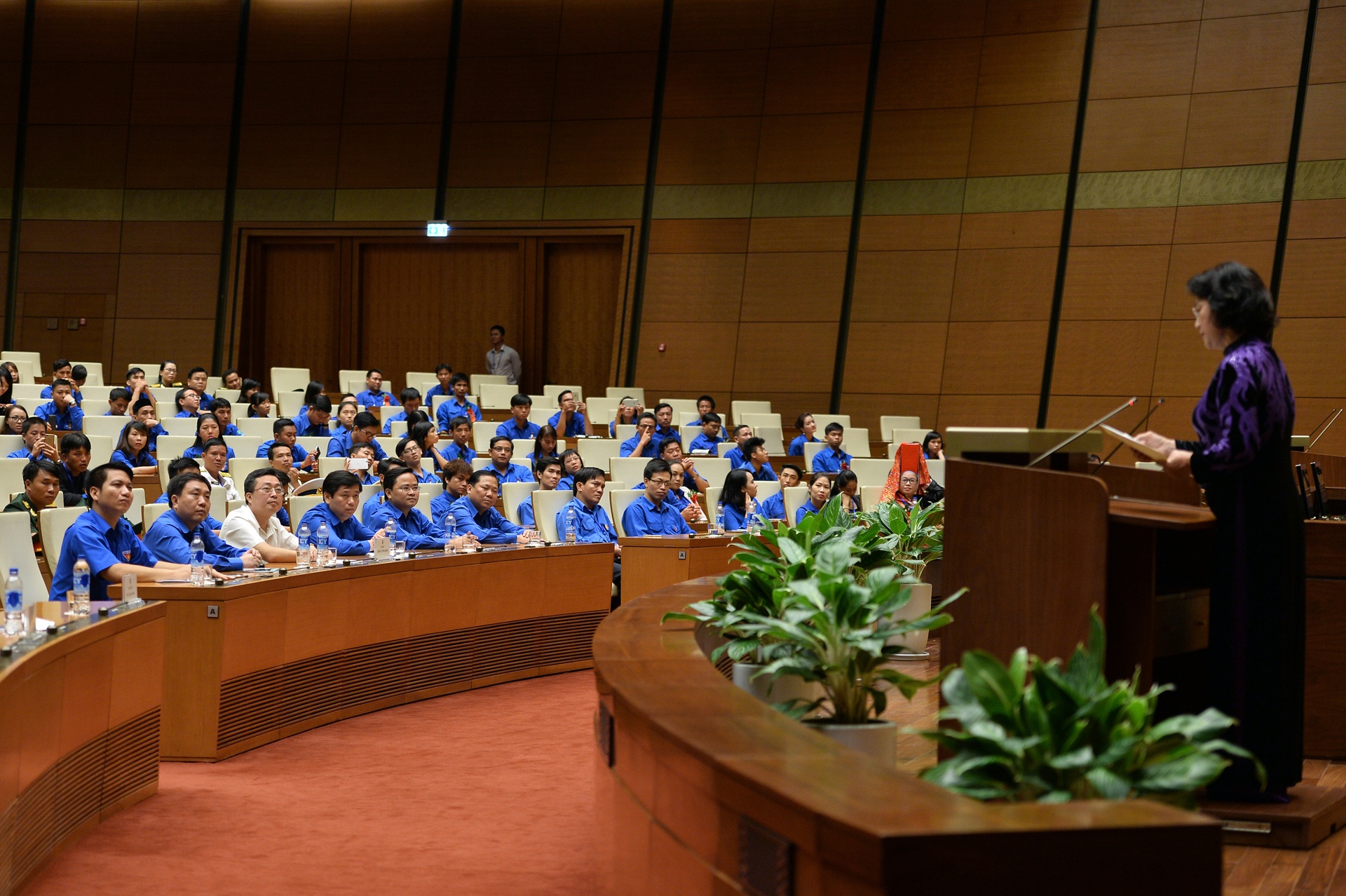 Chu tich Quoc hoi gap go thanh nien Viet Nam anh 11