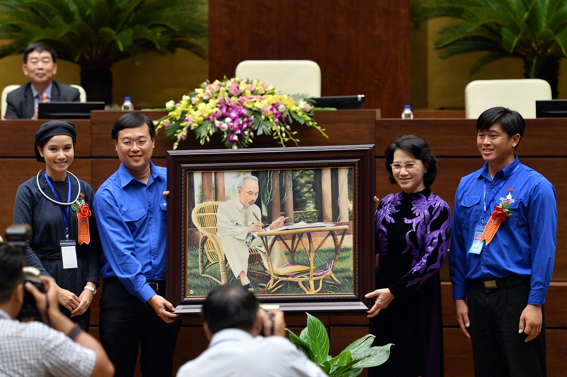 Chu tich Quoc hoi gap go thanh nien Viet Nam anh 13