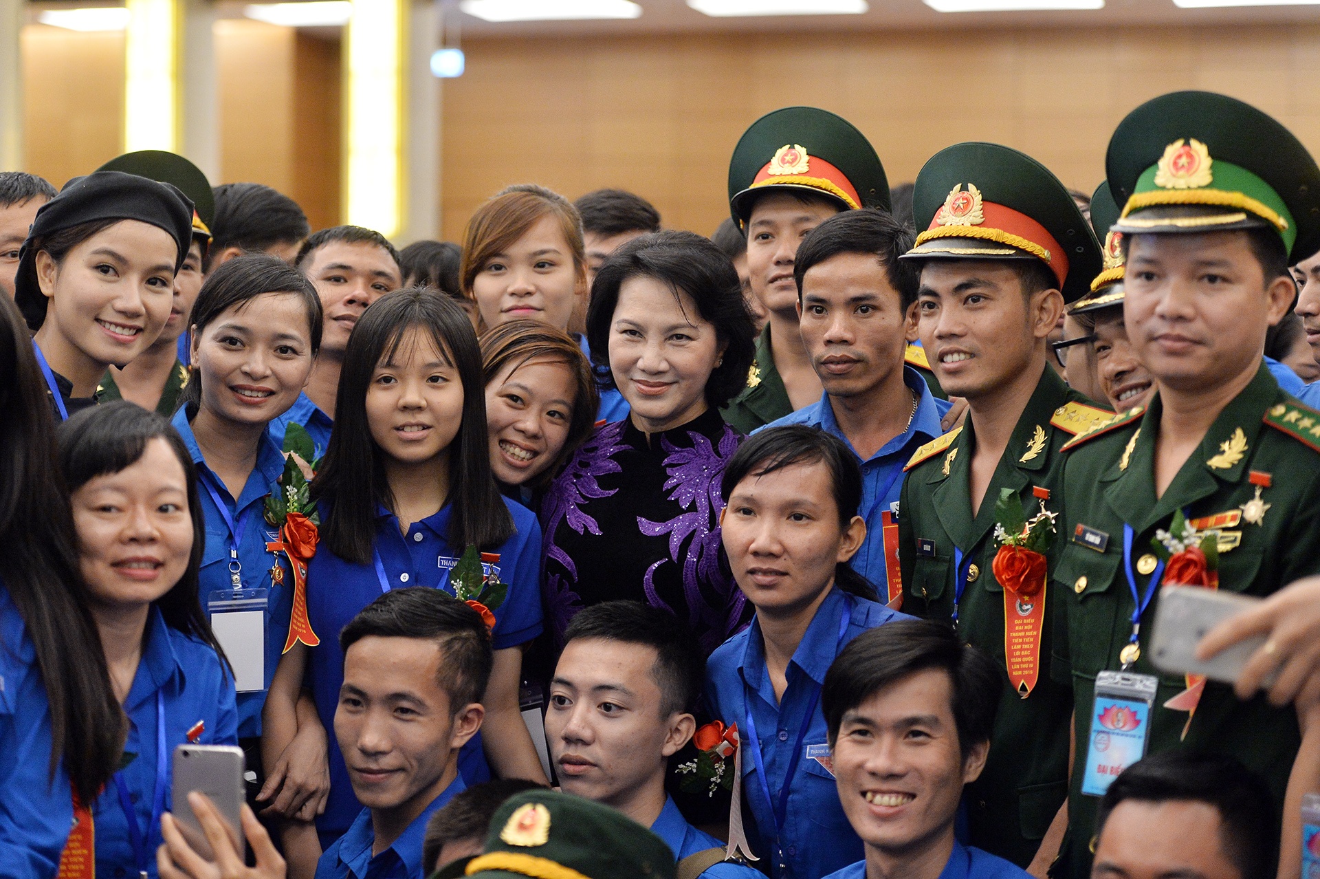 Chu tich Quoc hoi gap go thanh nien Viet Nam anh 14