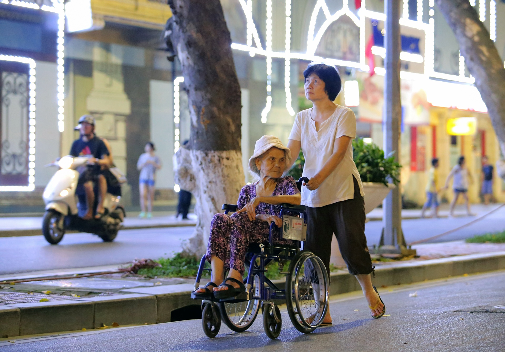 phố đi bộ bên hồ Gươm ảnh 10 pho di bo ben ho Guom anh 10