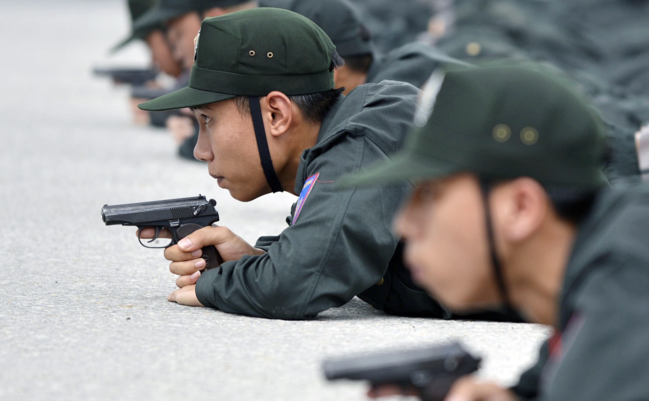 Canh sat co dong trinh dien vo thuat o My Dinh hinh anh