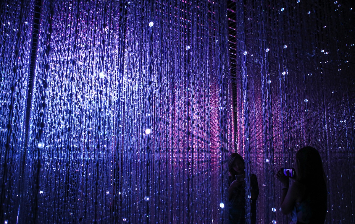 Crystal Universal o Singapore anh 7