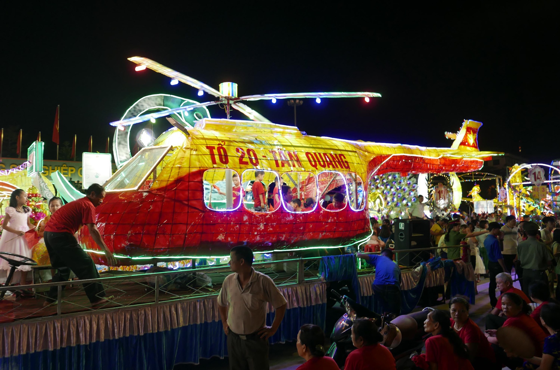 Dem hoi den long Trung thu lon nhat ca nuoc hinh anh