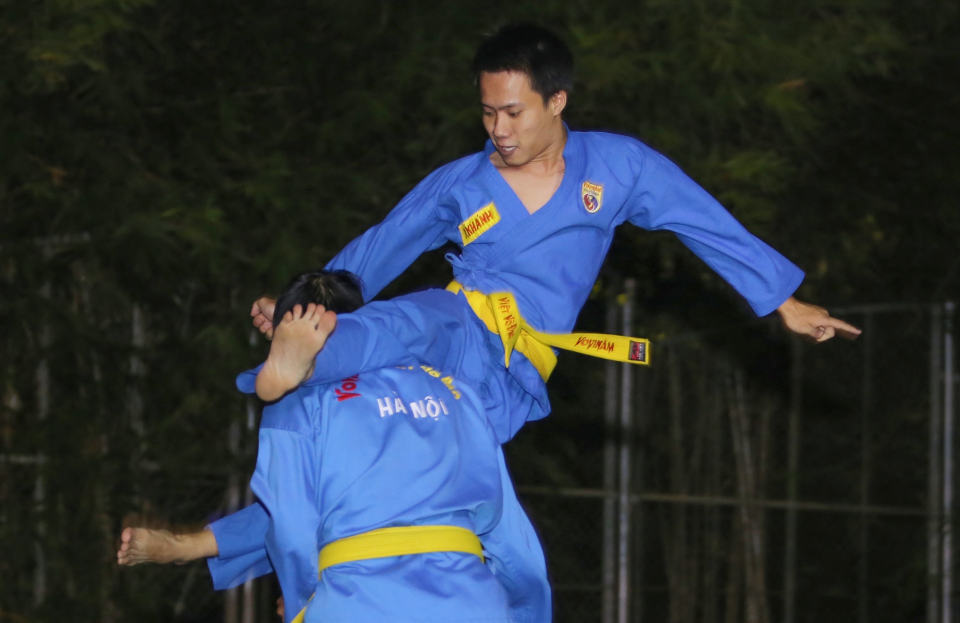 Le Hai Binh day vovinam anh 8