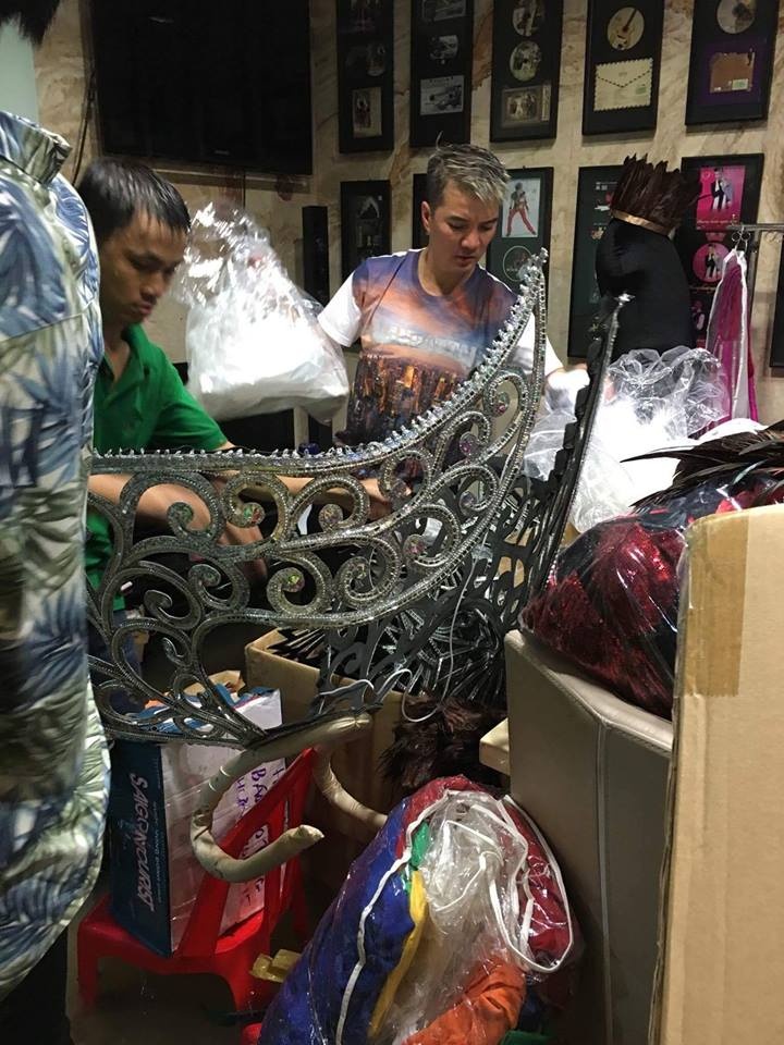 biet thu cua Dam Vinh Hung bi ngap nuoc sau mua anh 2