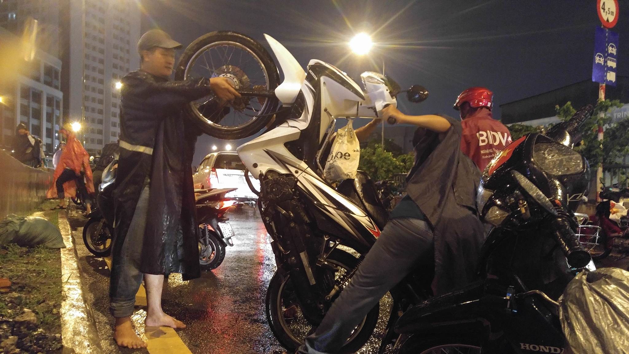 Ngap vi Sai Gon mua lon anh 11