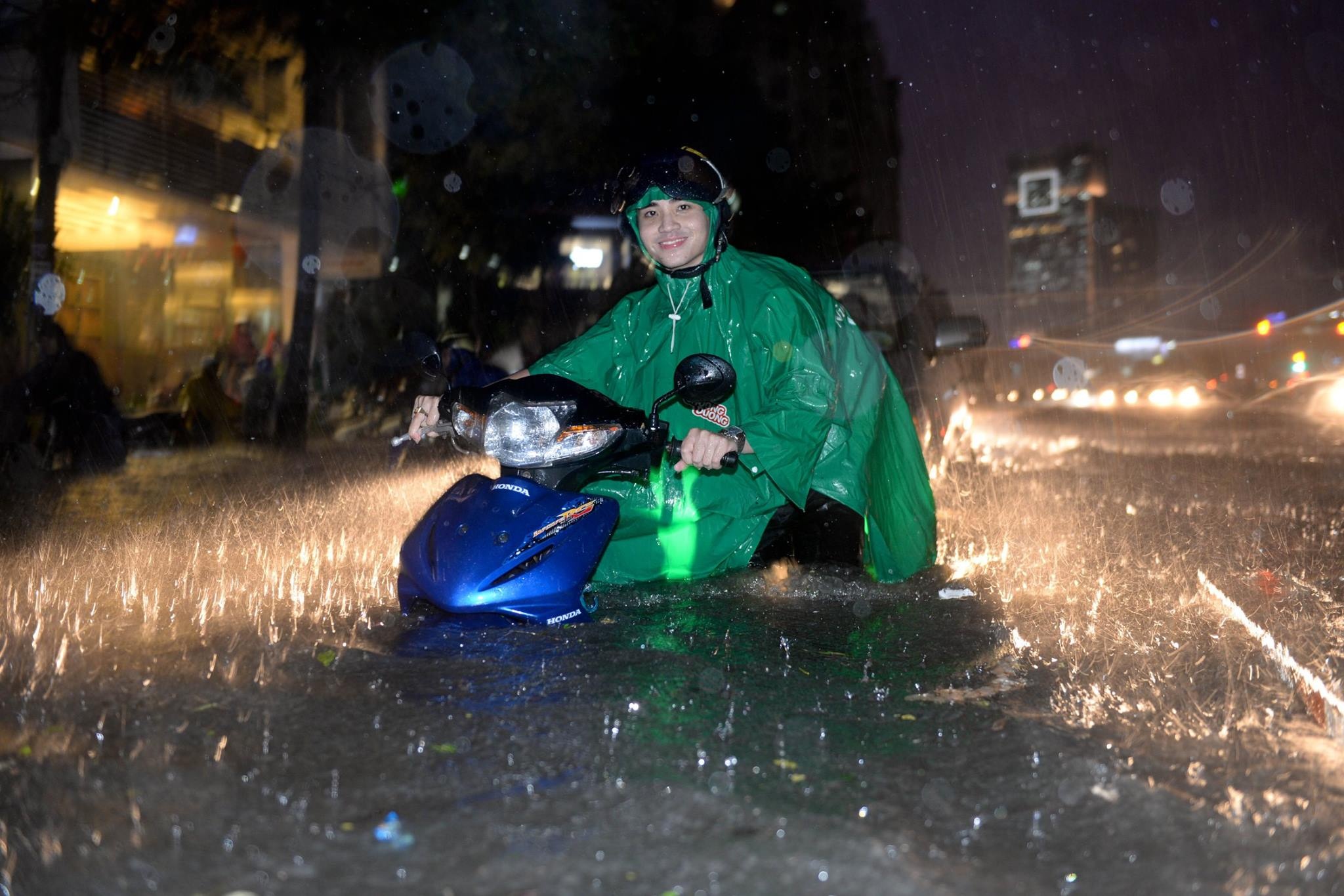 Ngap vi Sai Gon mua lon anh 3