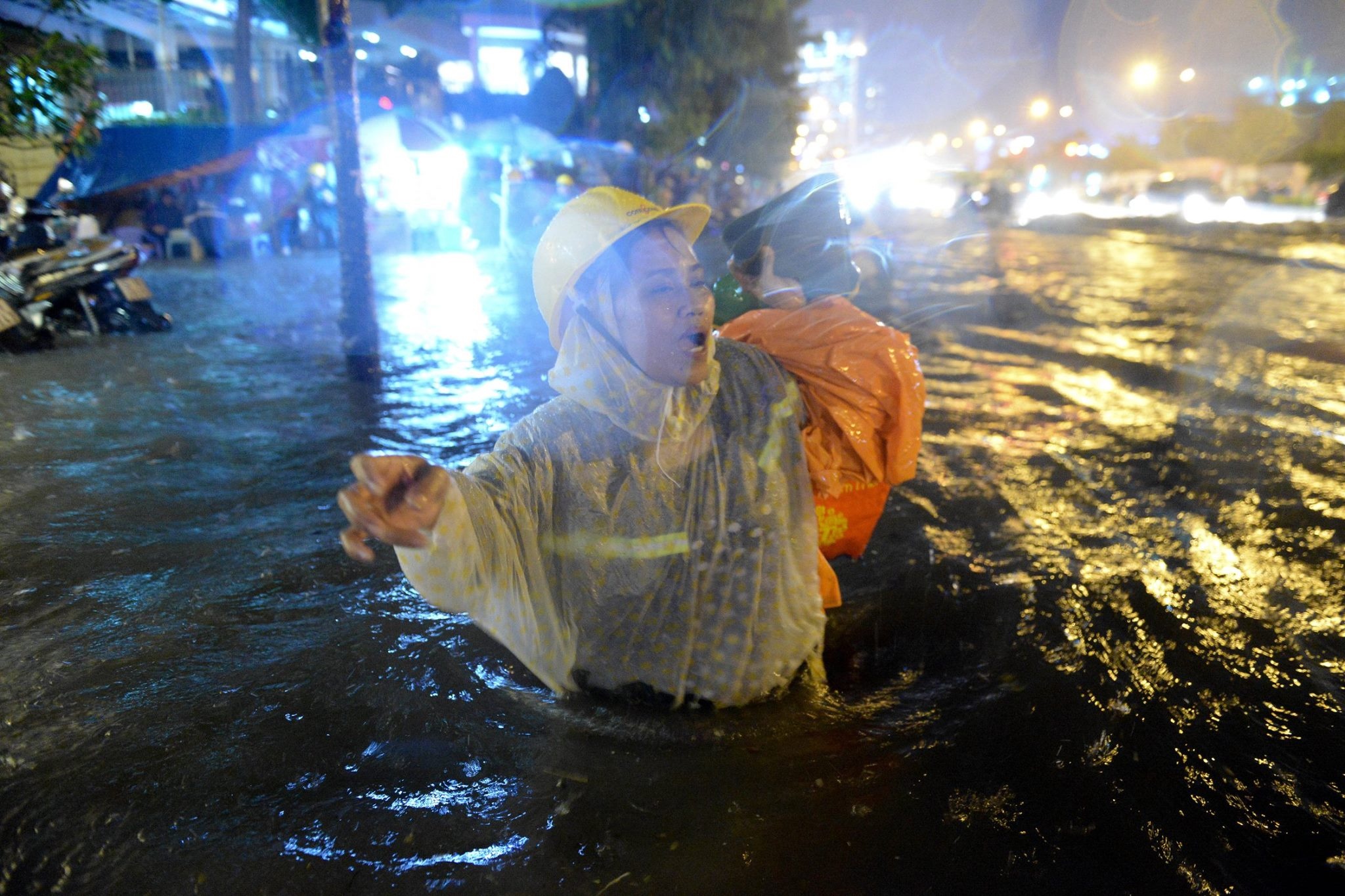 Ngap vi Sai Gon mua lon anh 6
