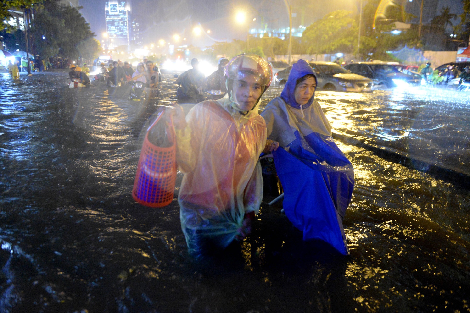 Ngap vi Sai Gon mua lon anh 2