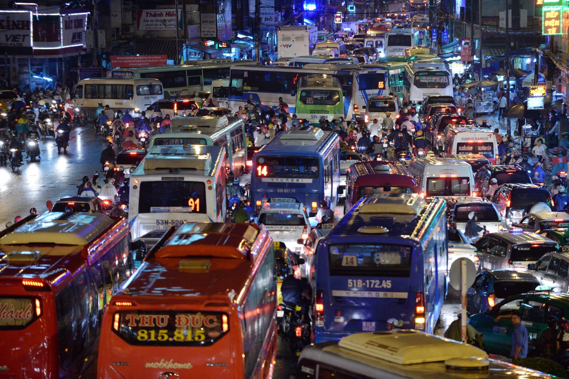 Ngap vi Sai Gon mua lon anh 17