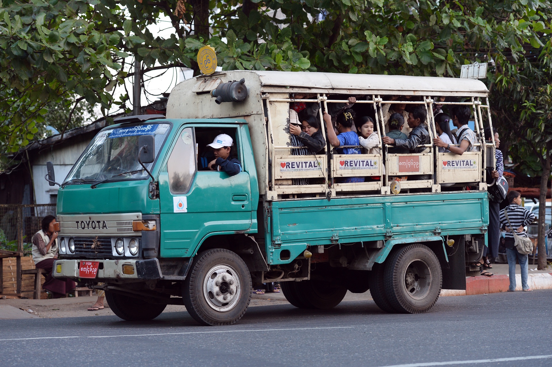 phuong tien van tai cong cong o Dong Nam A anh 16