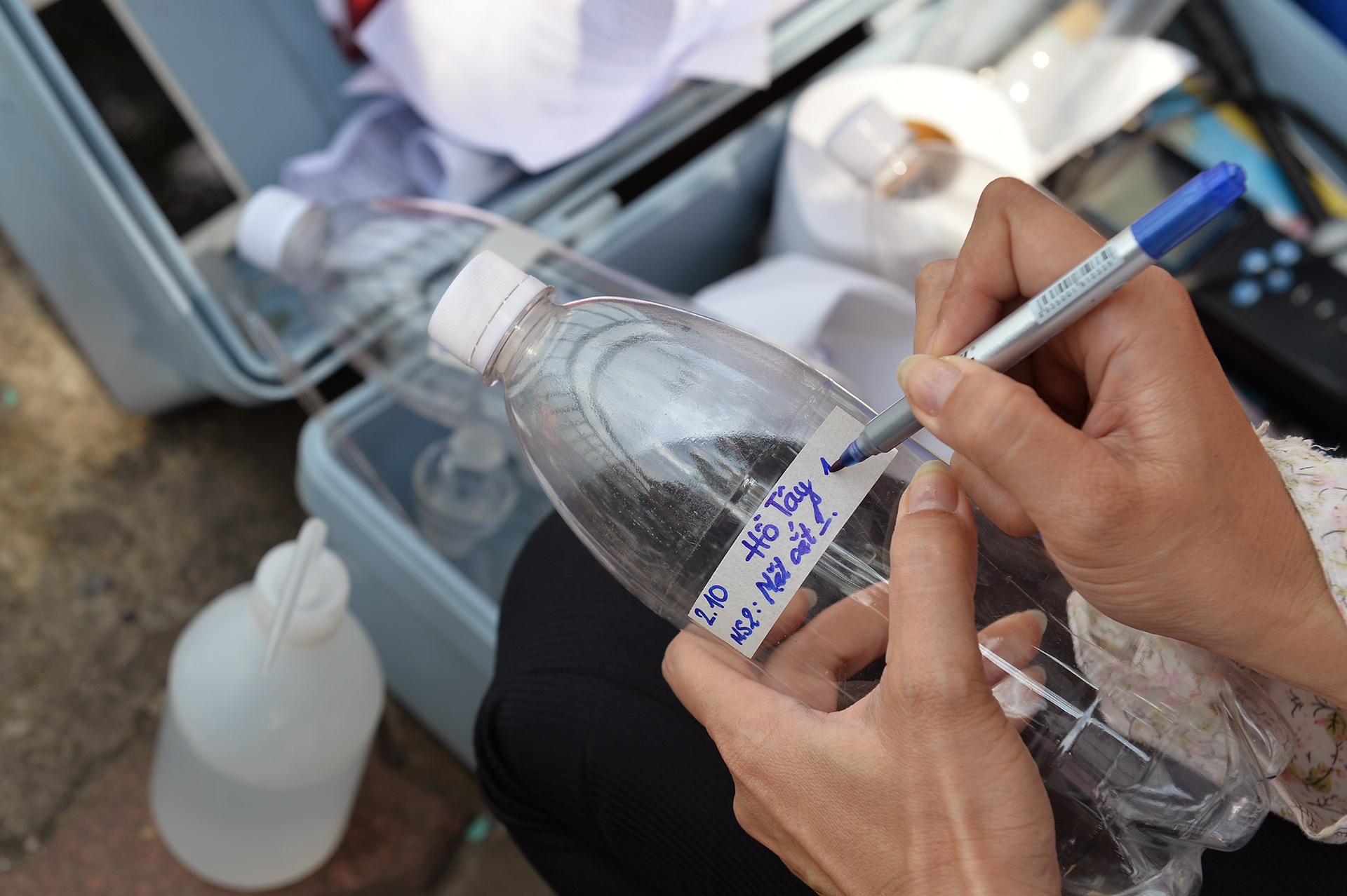 ca chet tren ho Tay Ha Noi anh 17