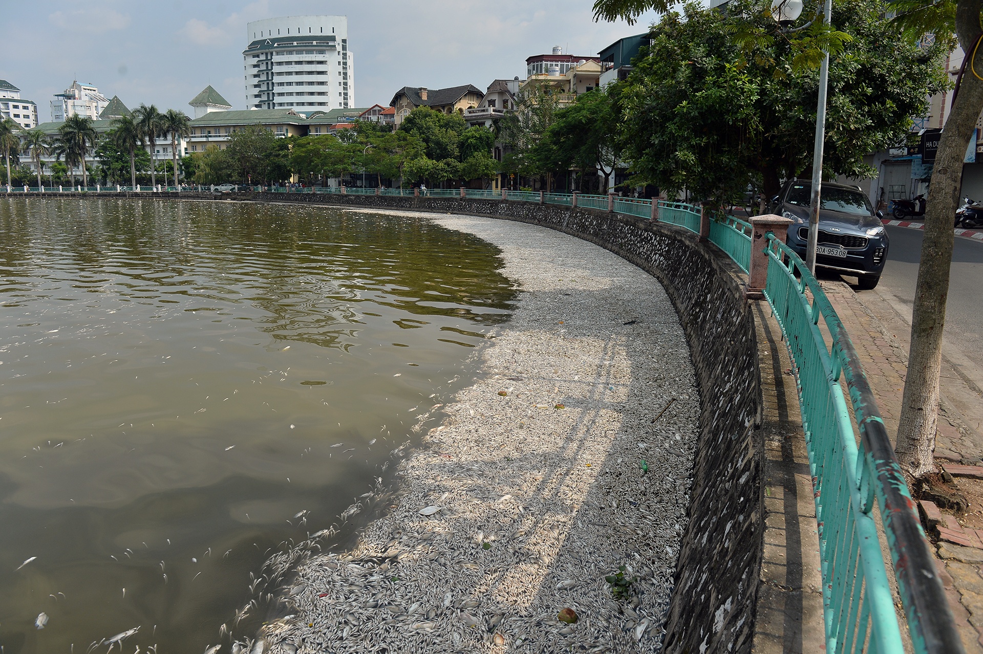 ca chet tren ho Tay Ha Noi anh 1