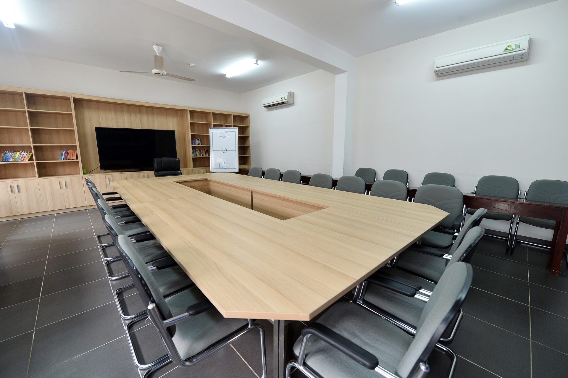 Trung tam the thao hien dai o Ha Noi anh 12