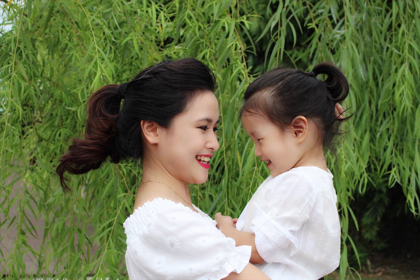 em bé 3 tuổi nói 5 ngoại ngữ ảnh 1 em be 3 tuoi noi 5 ngoai ngu anh 1